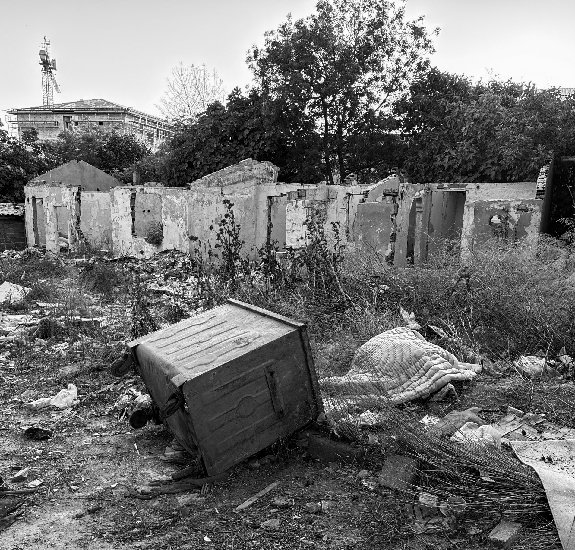 Nişantepe: ruined gecekondolar
