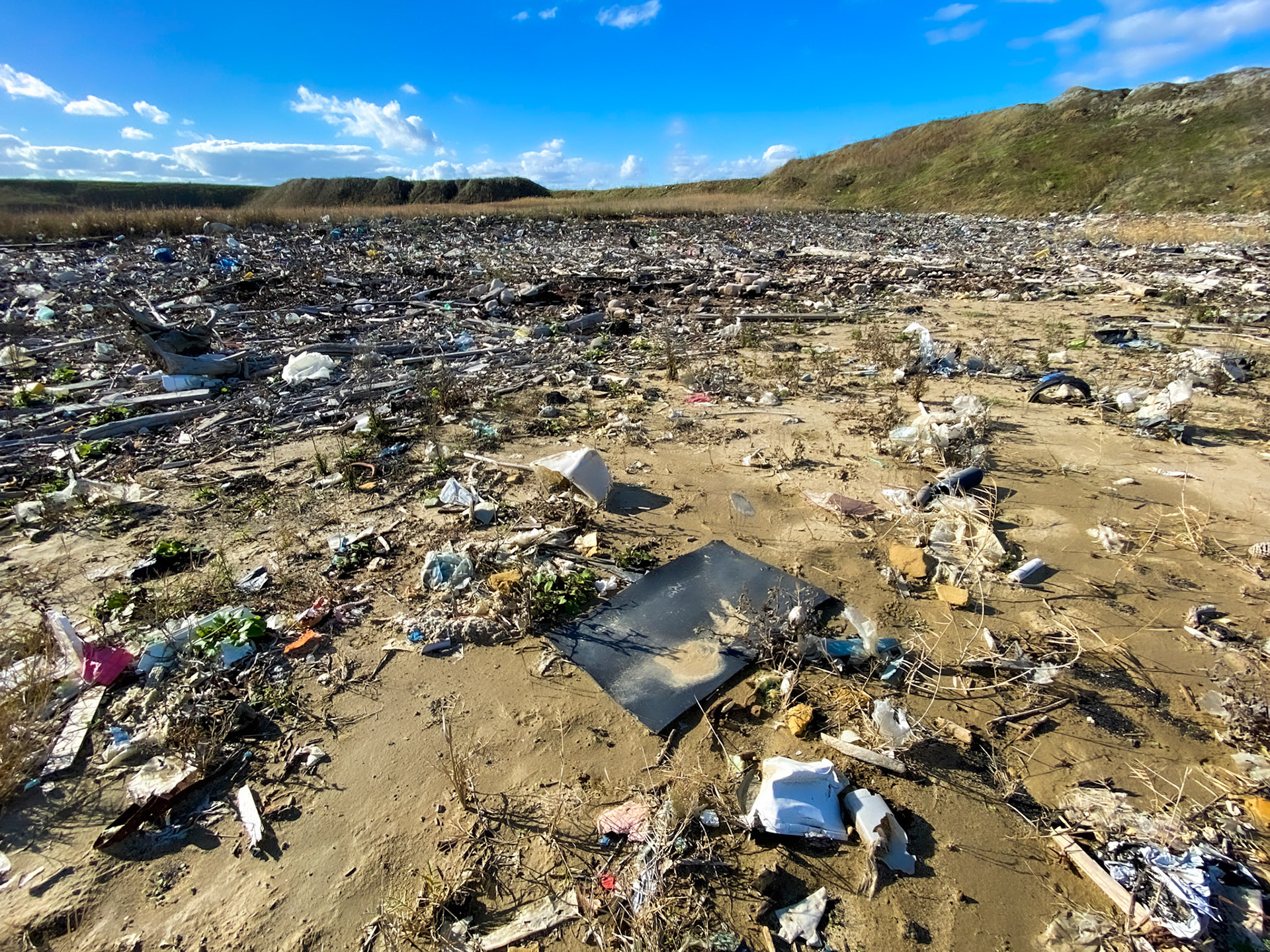 Black Sea coast east of Yeniköy: tons of flotsam