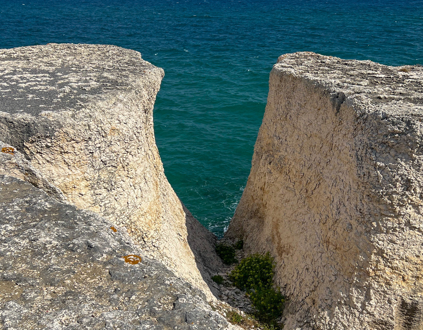 Sahilköy basalt rock formation: cleft