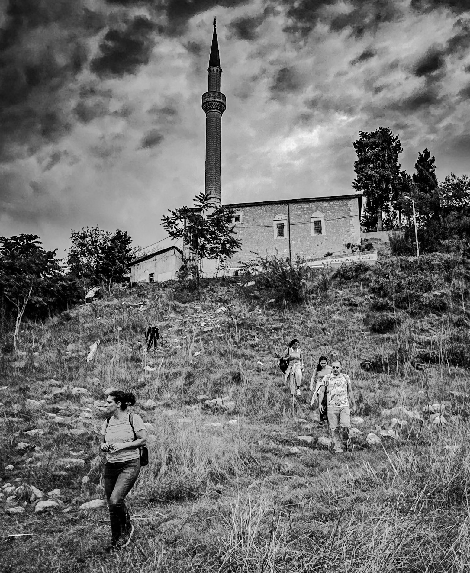 Şamlar: heading down to the reservoir shore