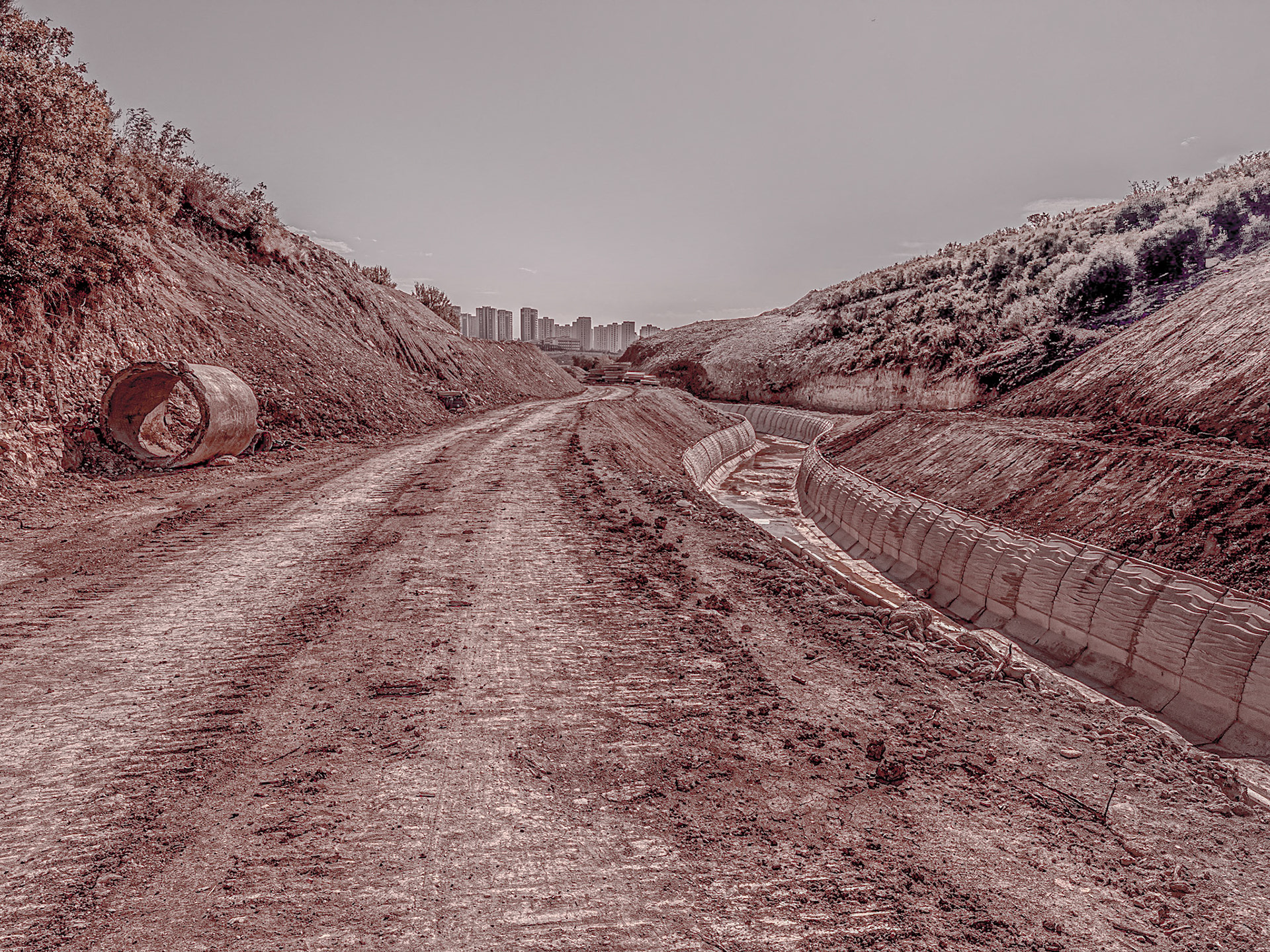 Şişekumları valley: canalised stream
