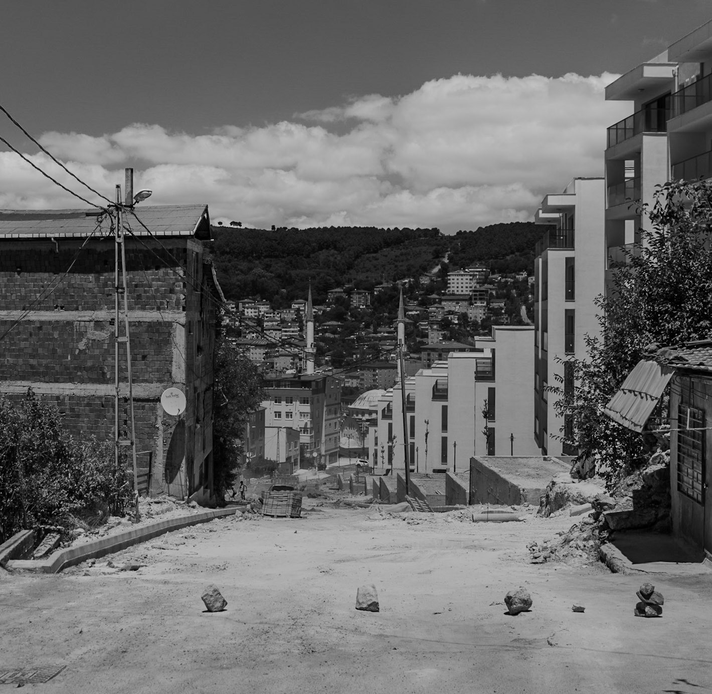 Başıbüyük: street under construction