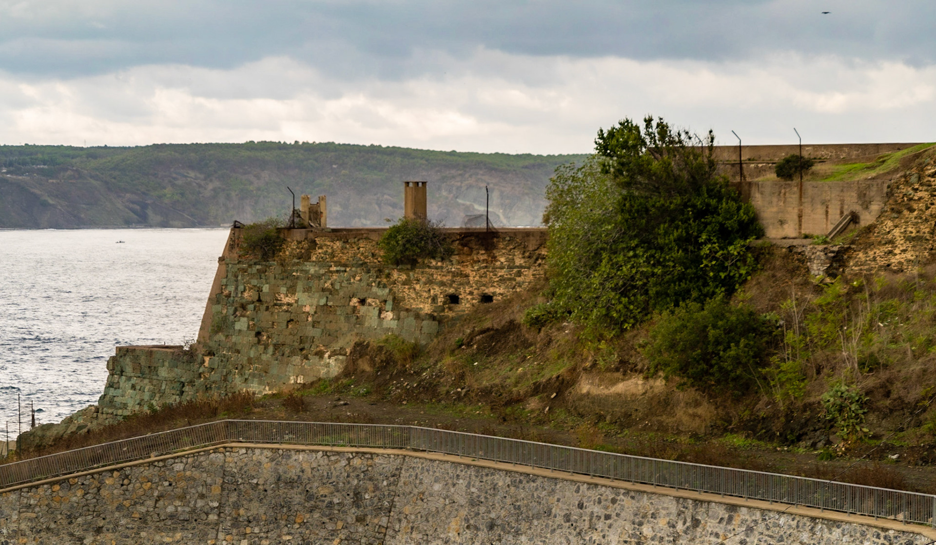 Poyraz: abandoned fortifications
