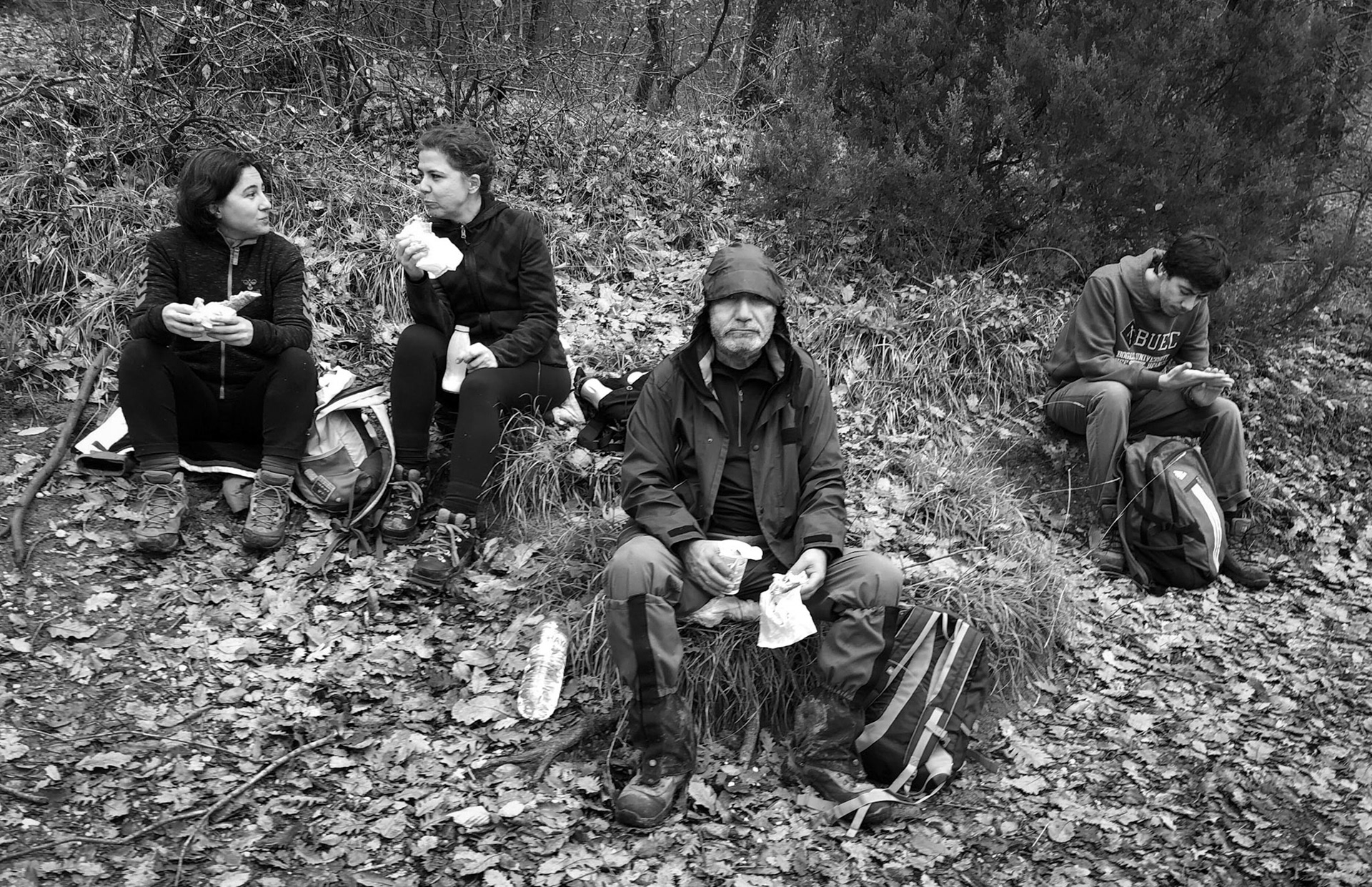 Büyük Bent: lunch break by the shore