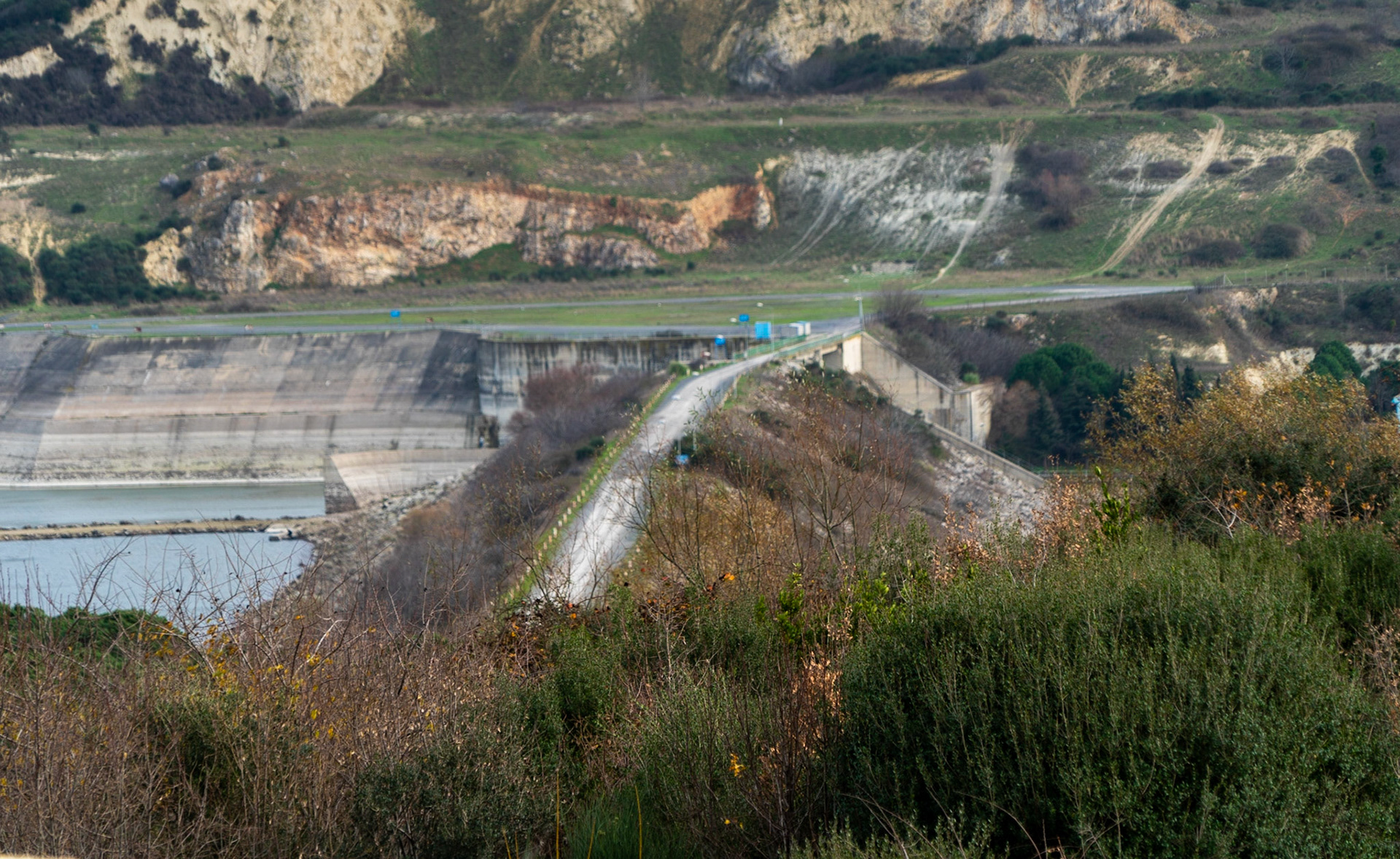 between Sazlıdere modern dam and speculators’ crest: looking west over the dam: Kanal İstanbul would pass right through here