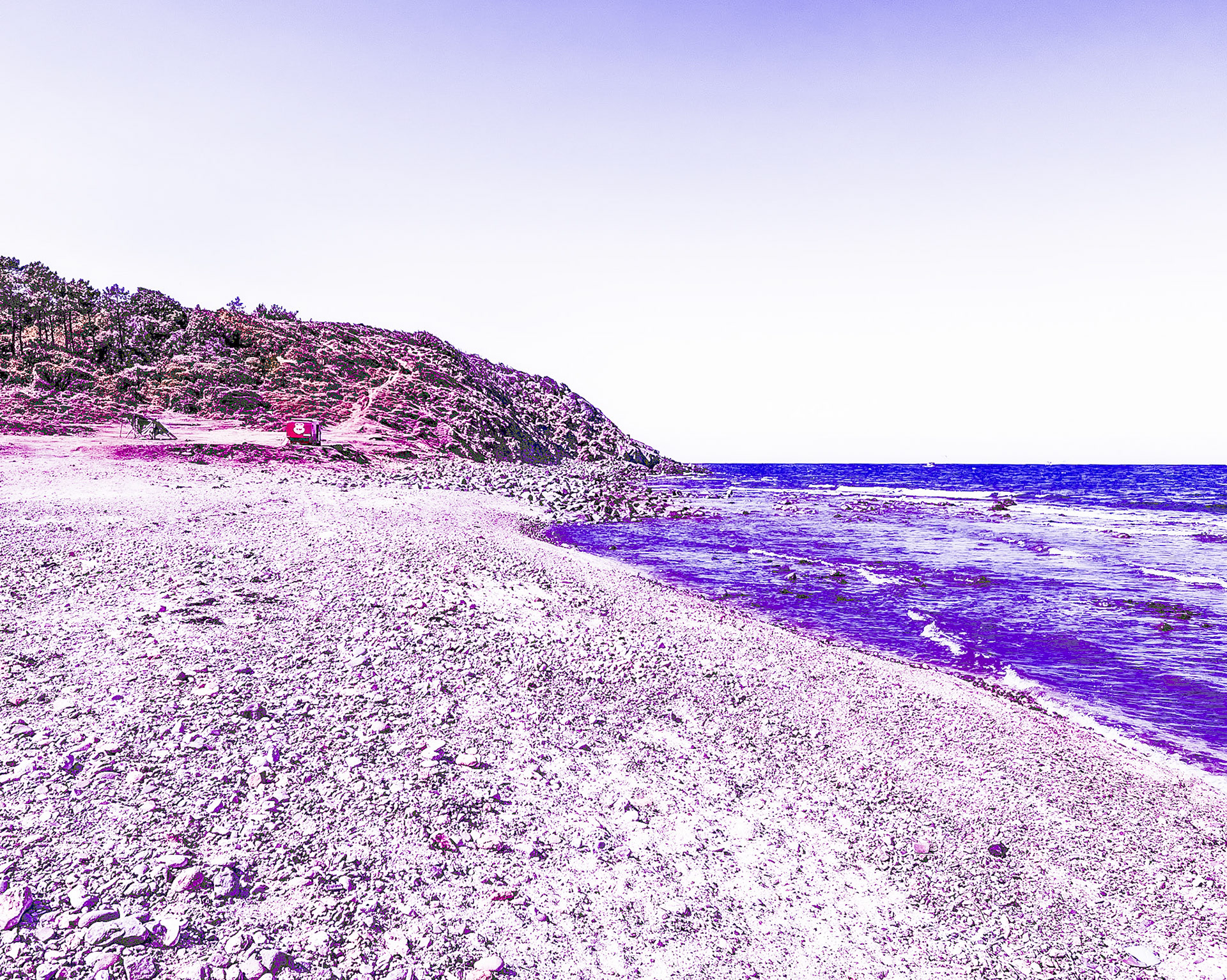 Orta beach: the headline looking west