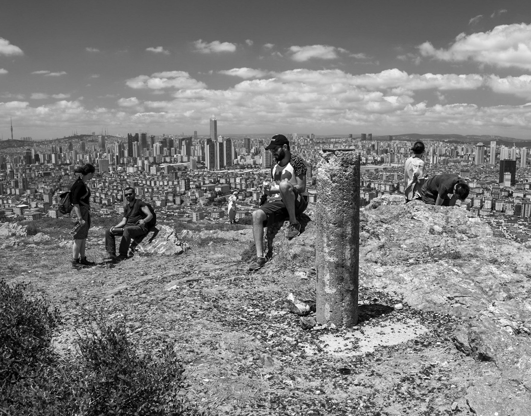 Tekkebayırı tepesi: trig point and view west