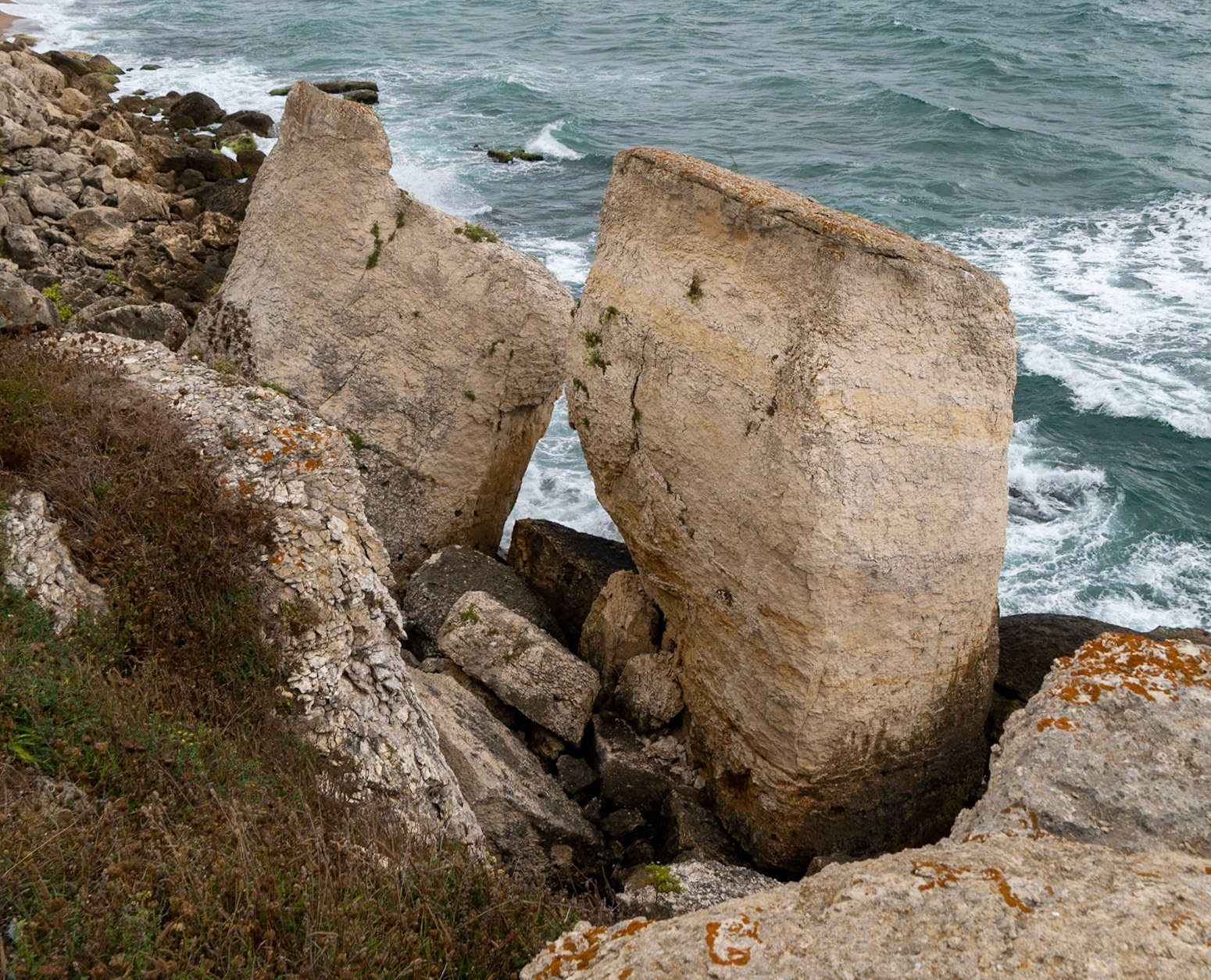 Sahilköy basalt columns: view