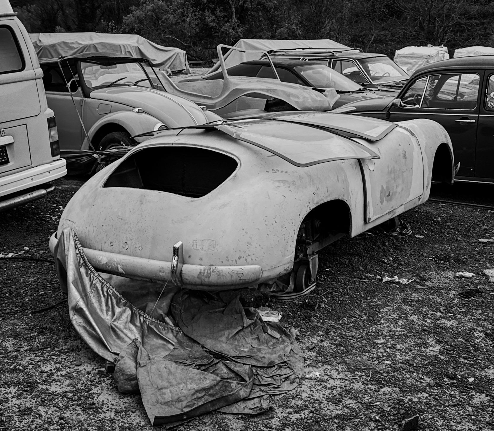 between Yeniköy and Terkos: wrecked vehicle