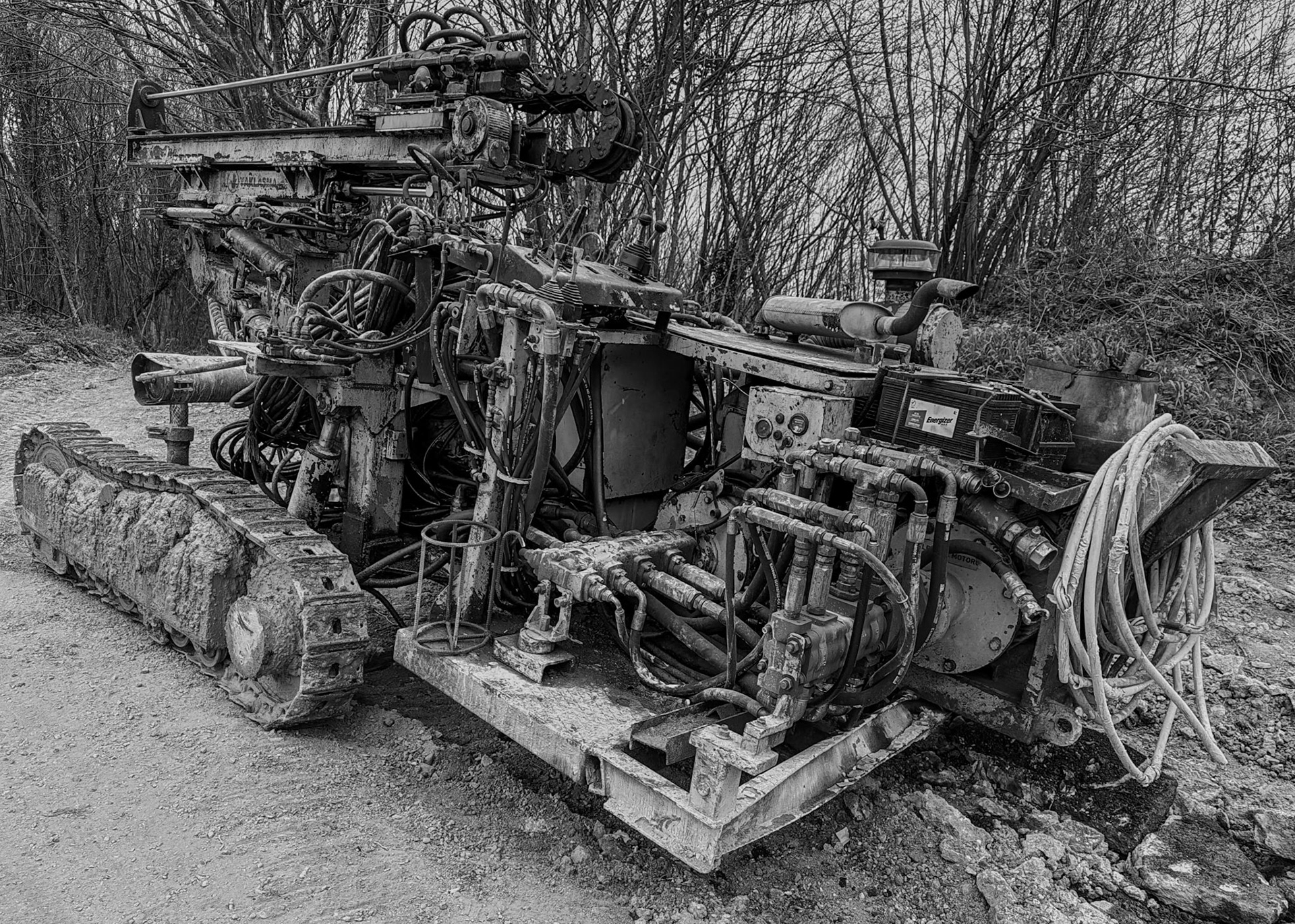 between Cenapler wood and Acaristan wall: a machine that does everything