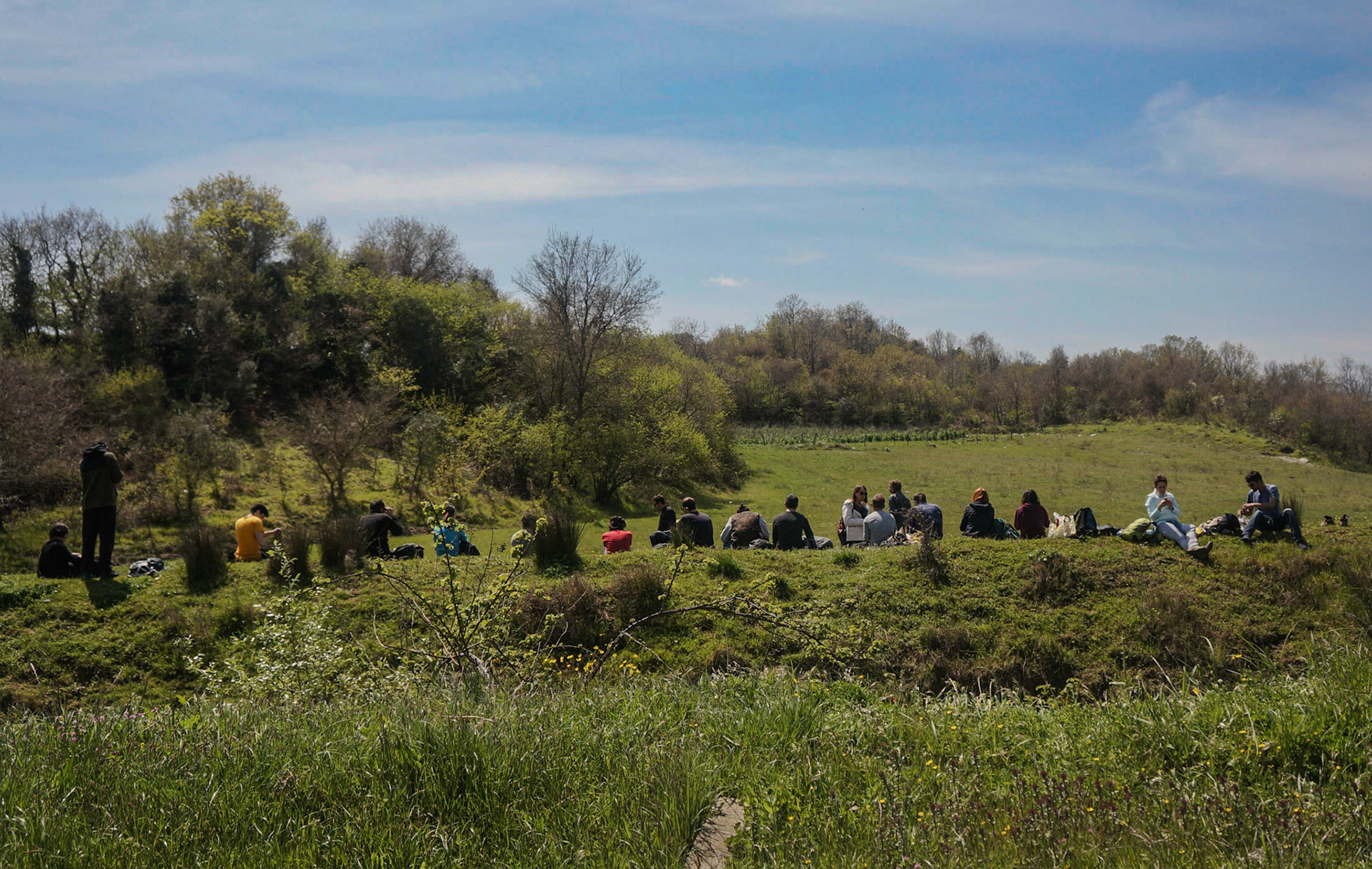 in the begninning of the shallow valley between Yeniköy and Terkos: lunch-break