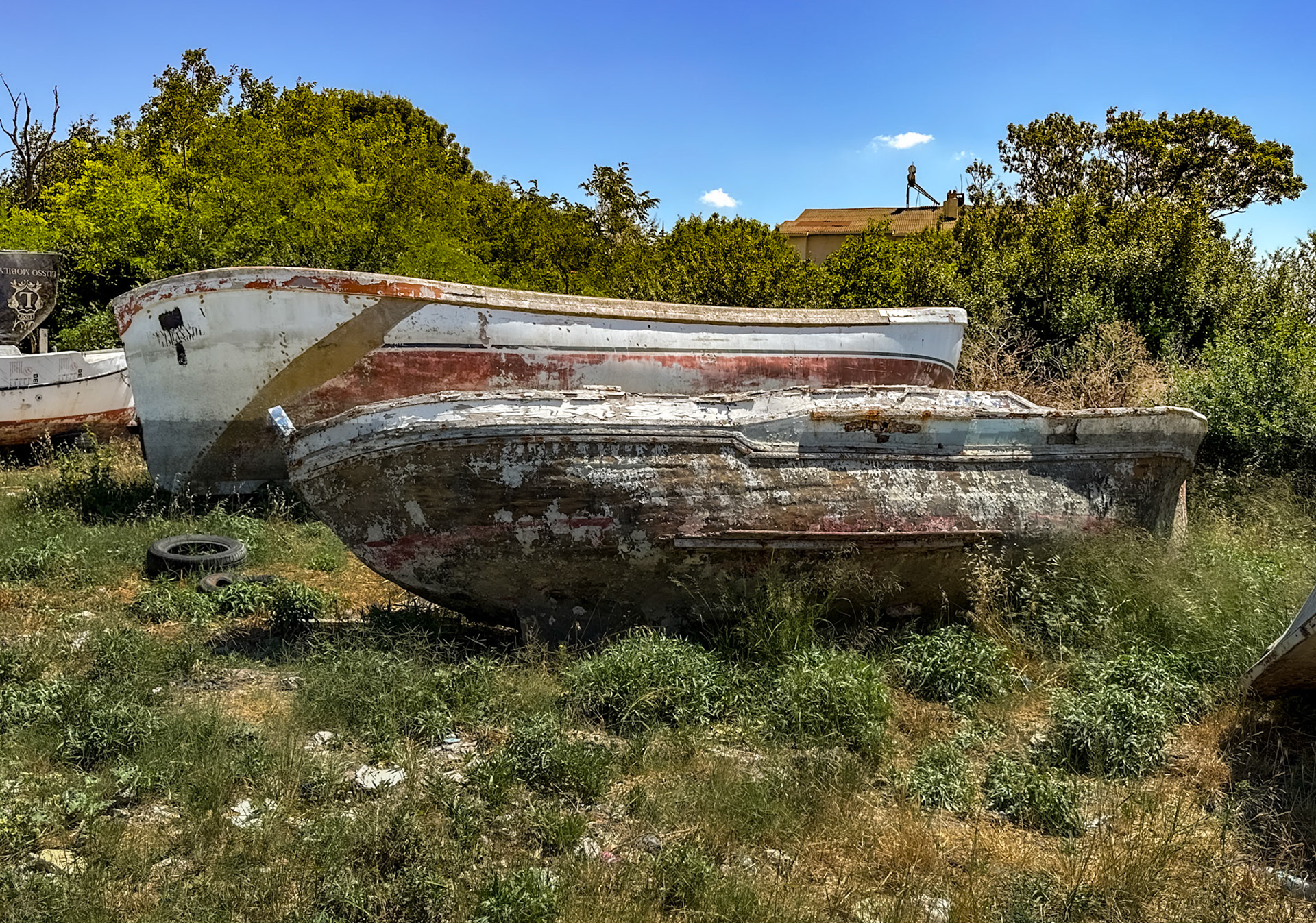 Küçükçekmece boatyard: abandoned hulls