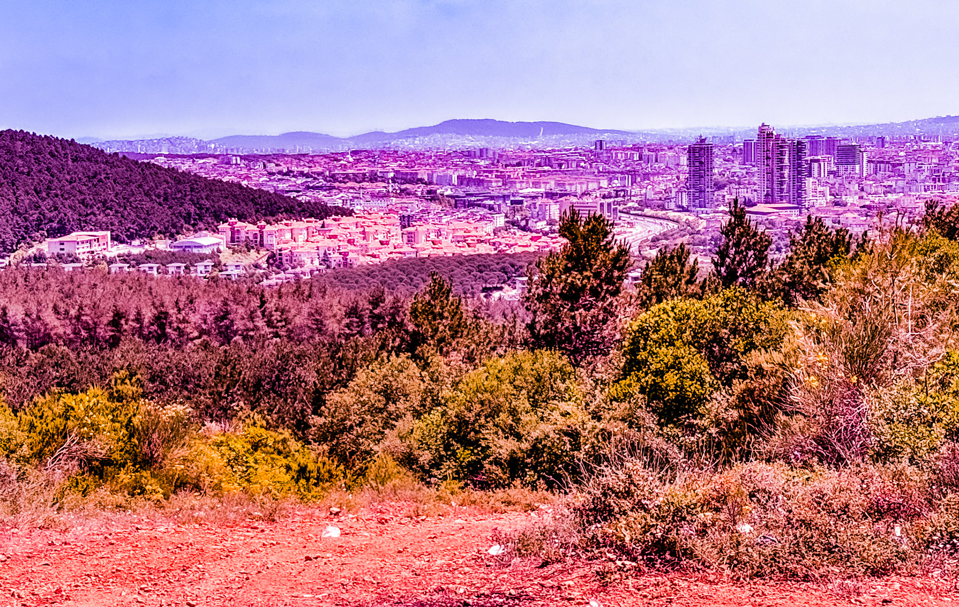 Kapaklı crest: view of the Değirmendere valley and the city just behind