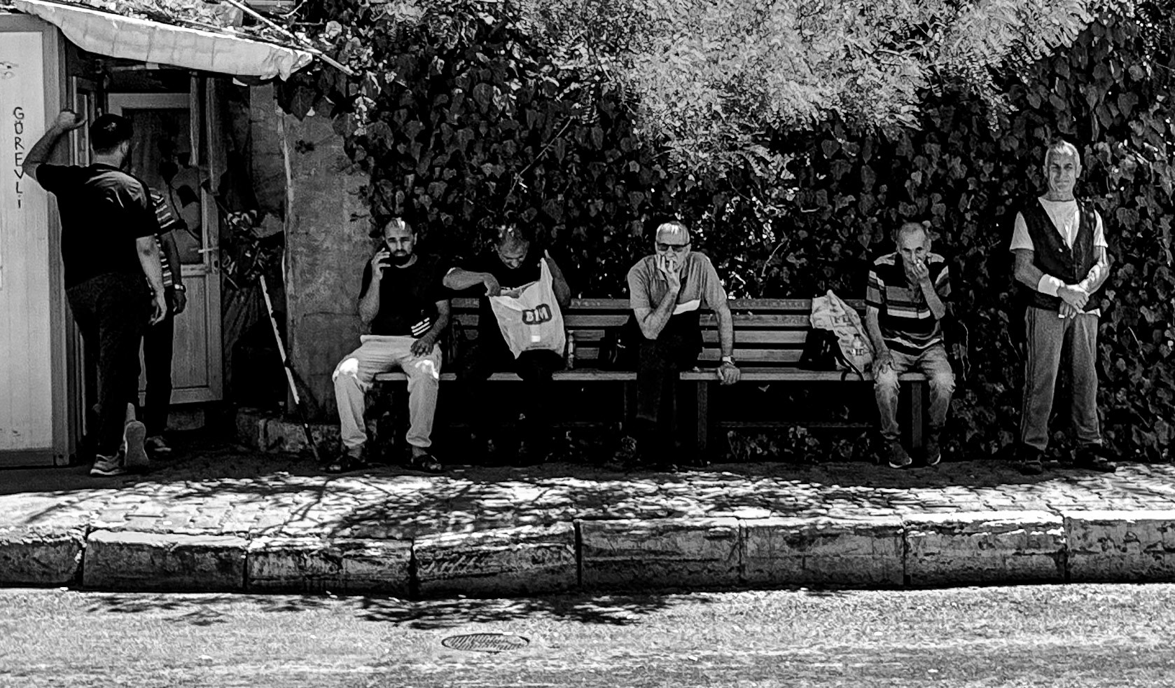 Küçükçekmece: a line of men