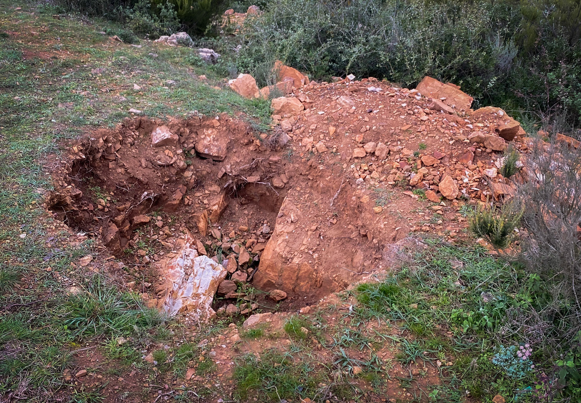 Adadaǧ hills: a treasure hunters' pit