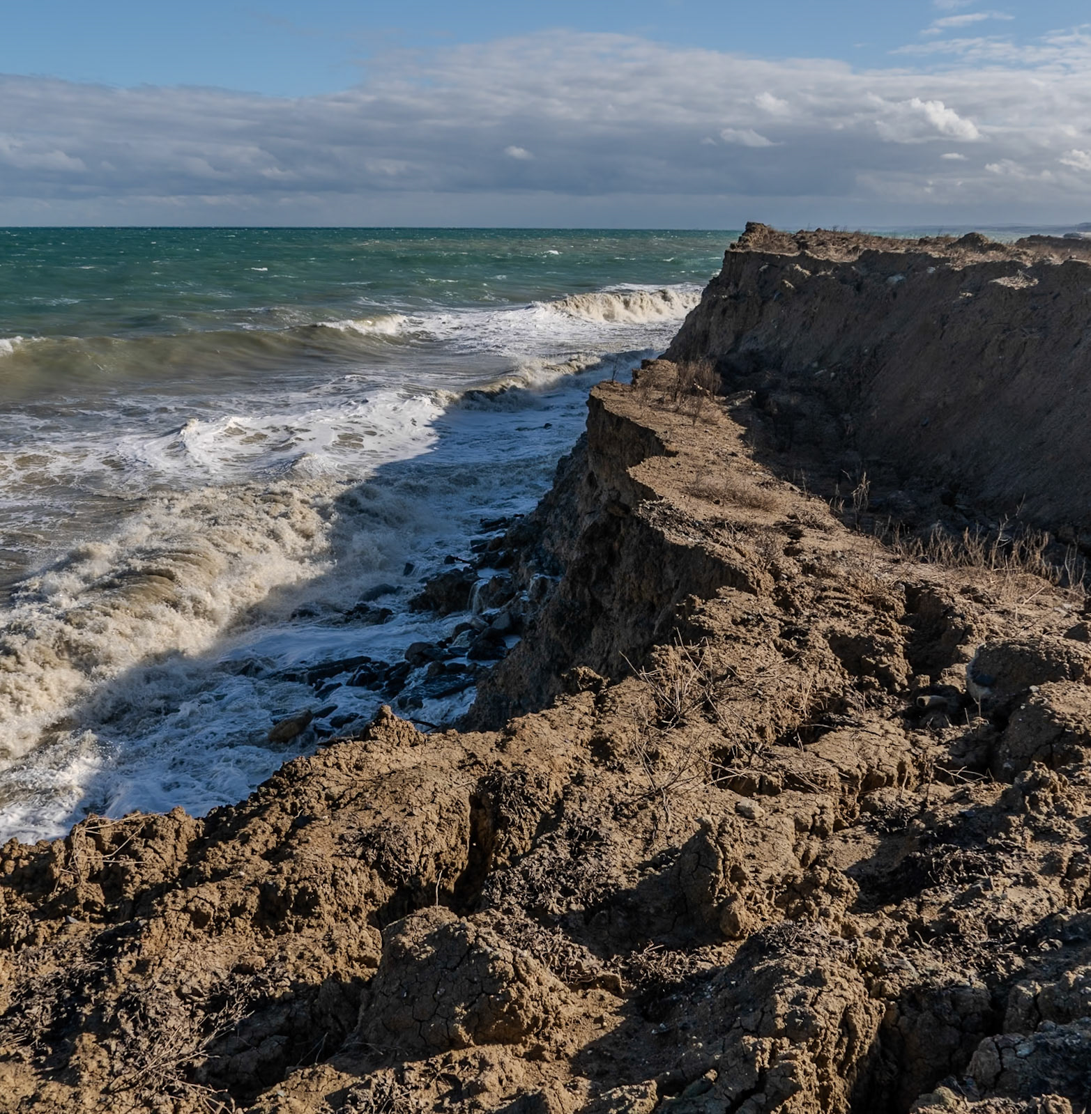Black Sea coast east of Yeniköy: earth cliffs and sea