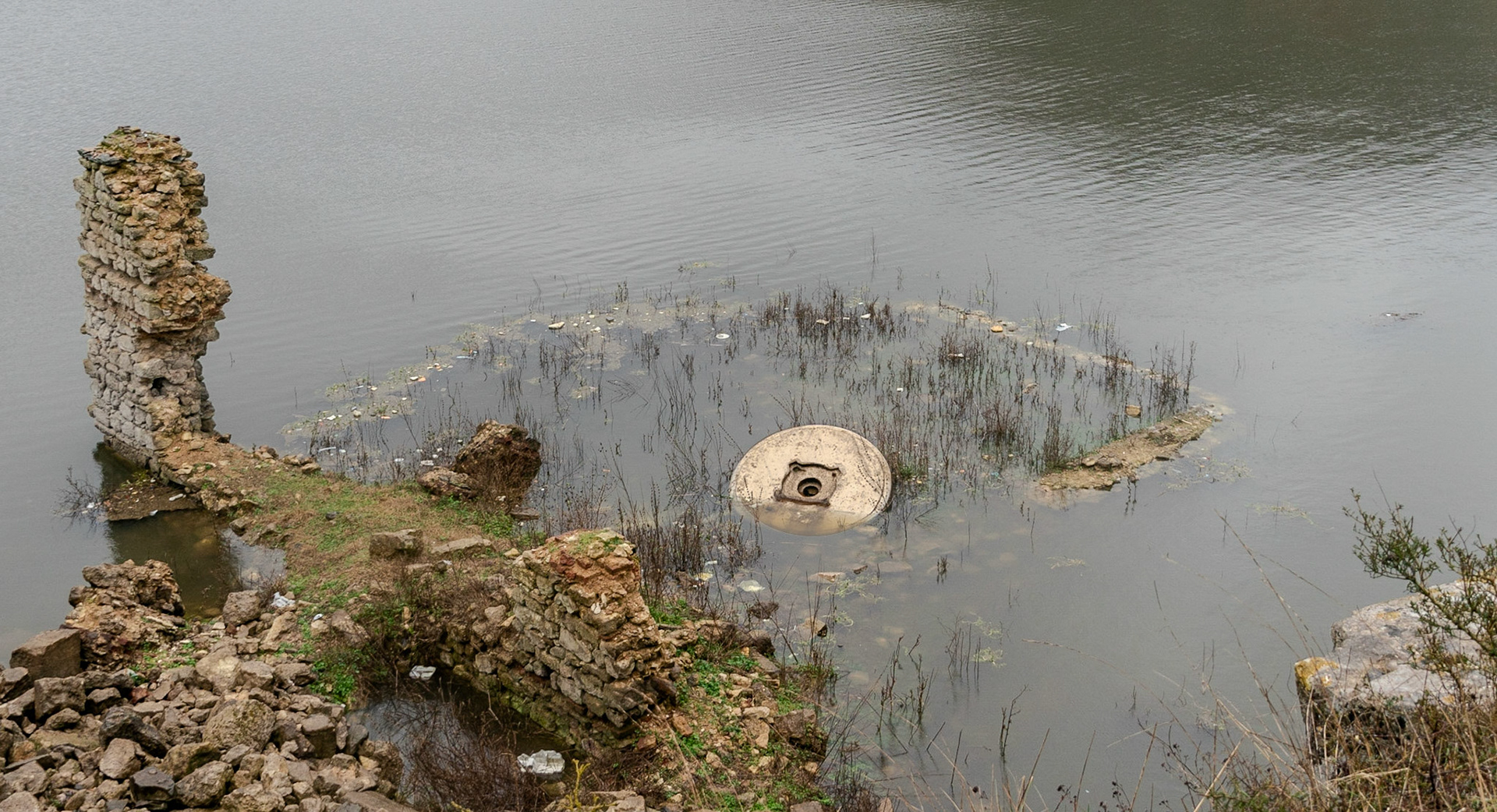 Şamlar Ottoman dam: the ruined mill when the water-level is high