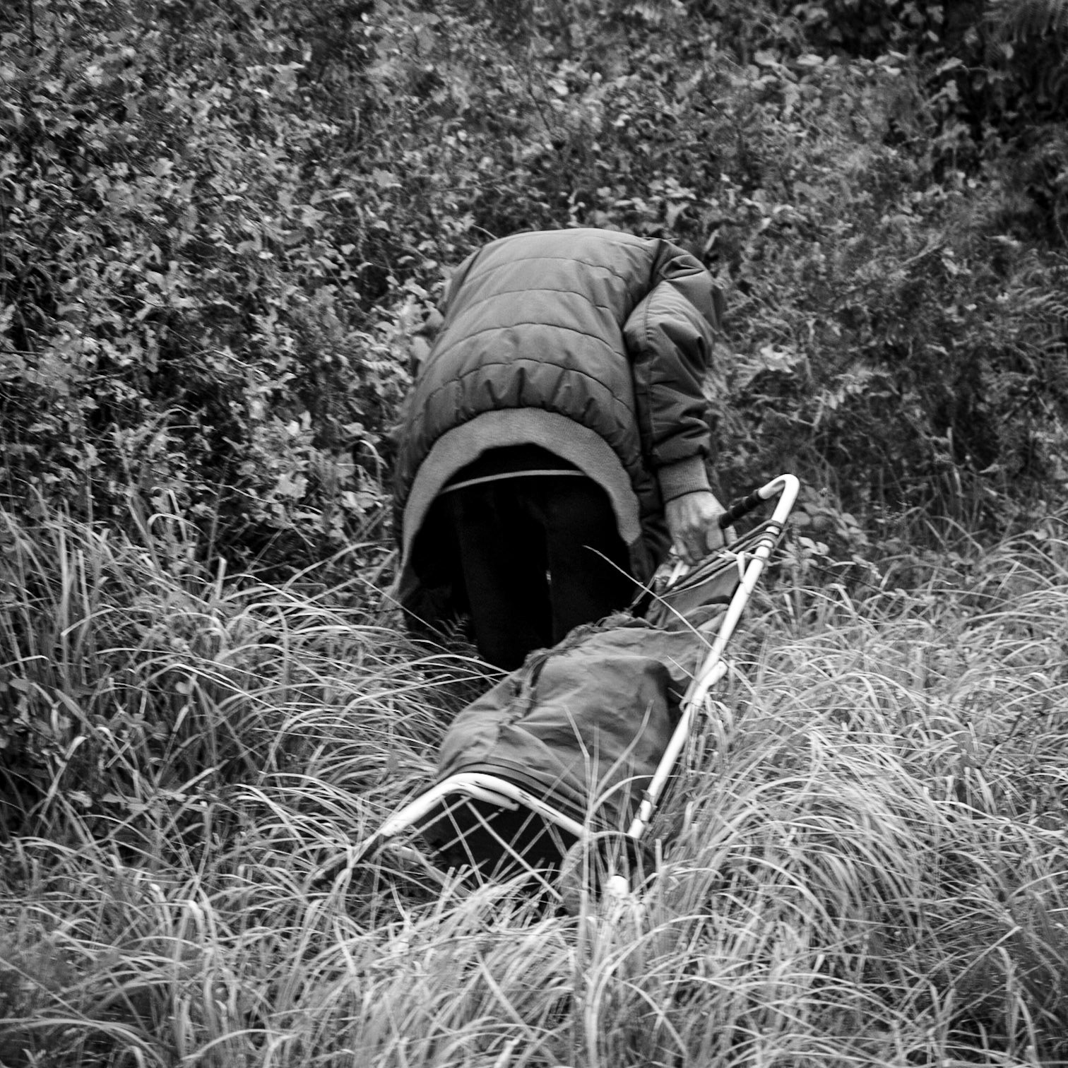 between Nişantepe and Alemdaǧ: a man foraging for plastic bottles (I think)