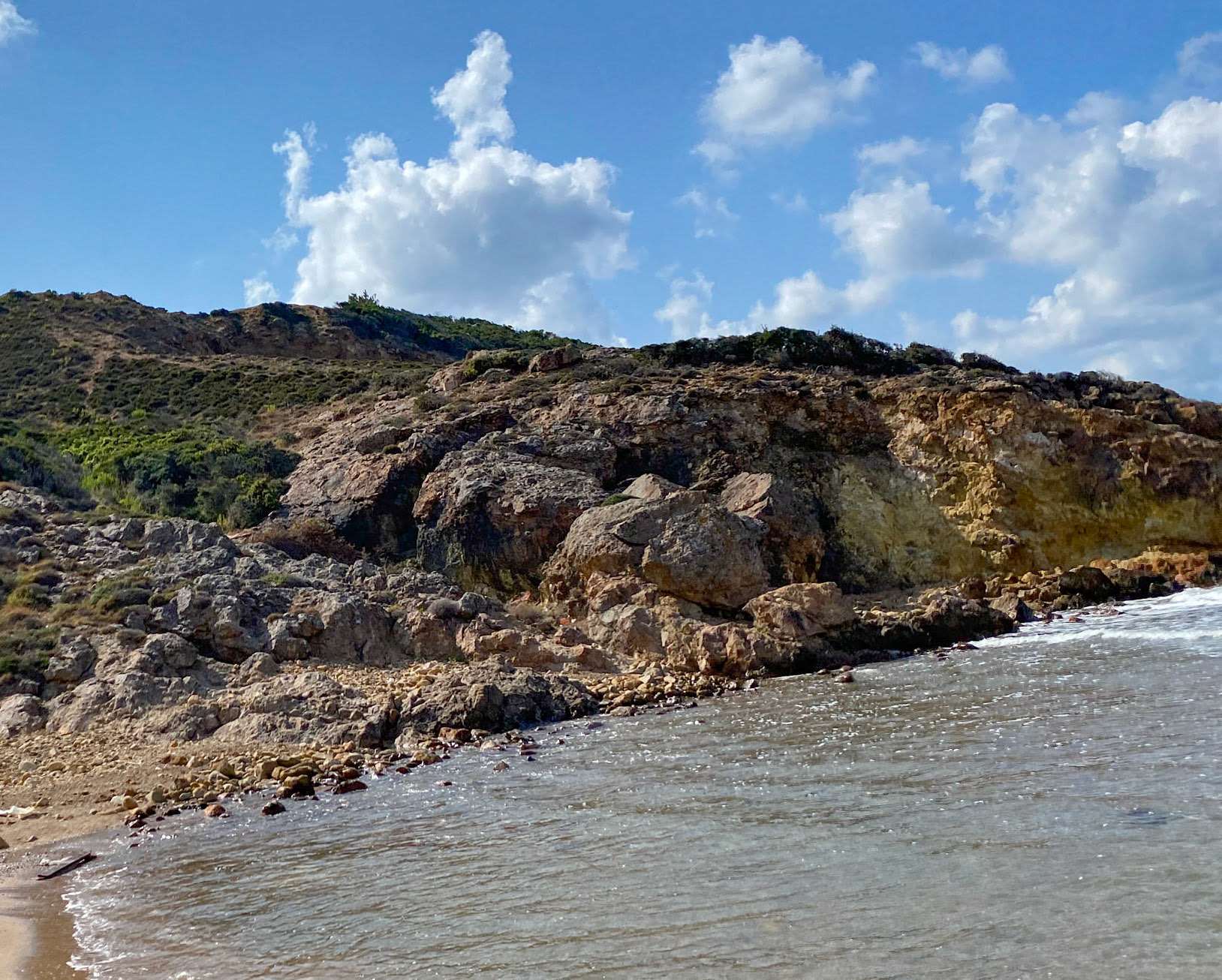 Kurna abandoned quarry: basalt flow (I think)