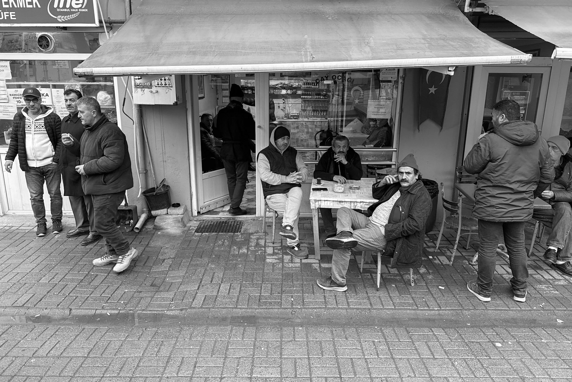 Alemdaǧ: café by the mosque