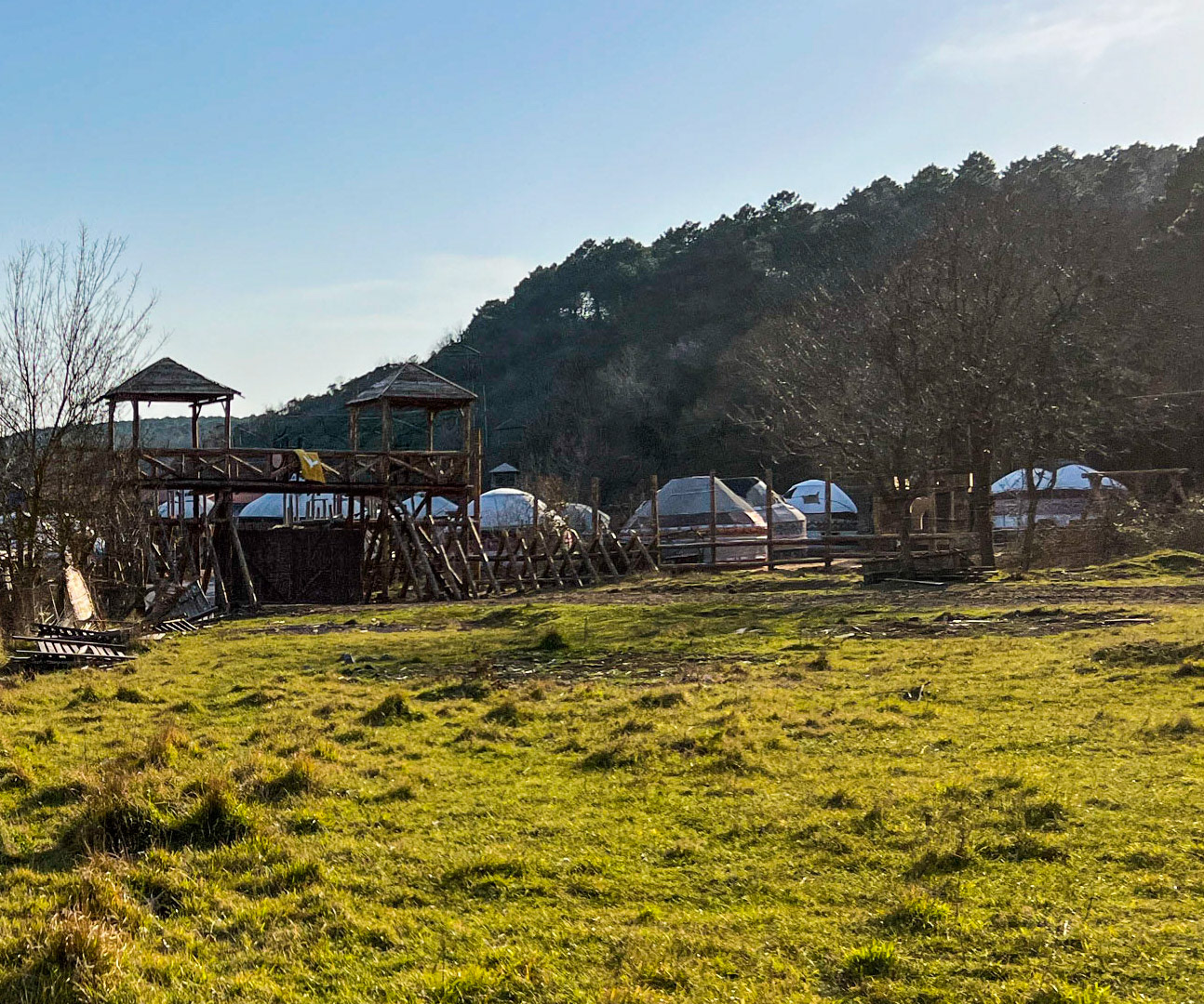 Riva filmset: yurts
