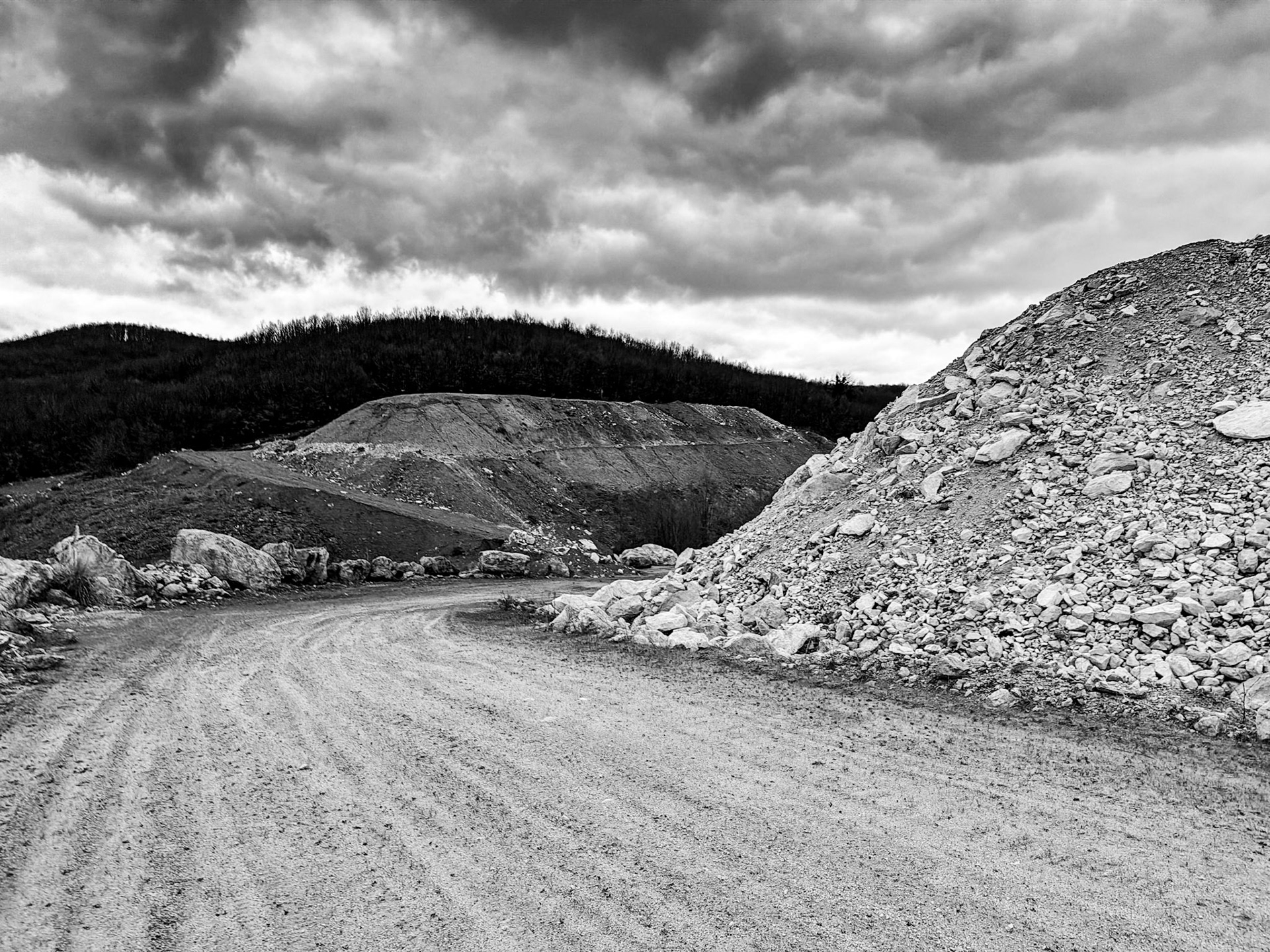 Sırıpınar northern abandoned opencast mine: track