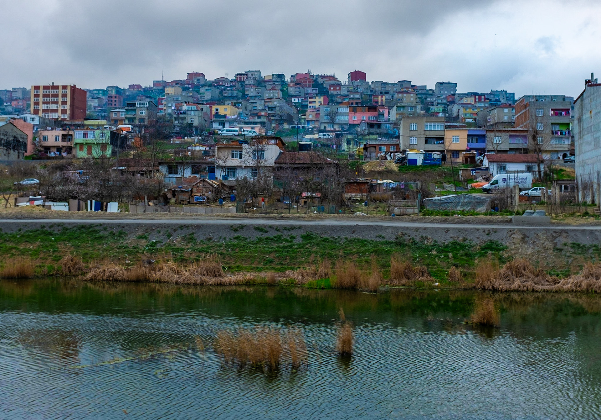 Şahintepe: a town of gecekondular, one with rather more character than the TOKİ satellite town of Altınşehir facing it across the Sazlıdere valley