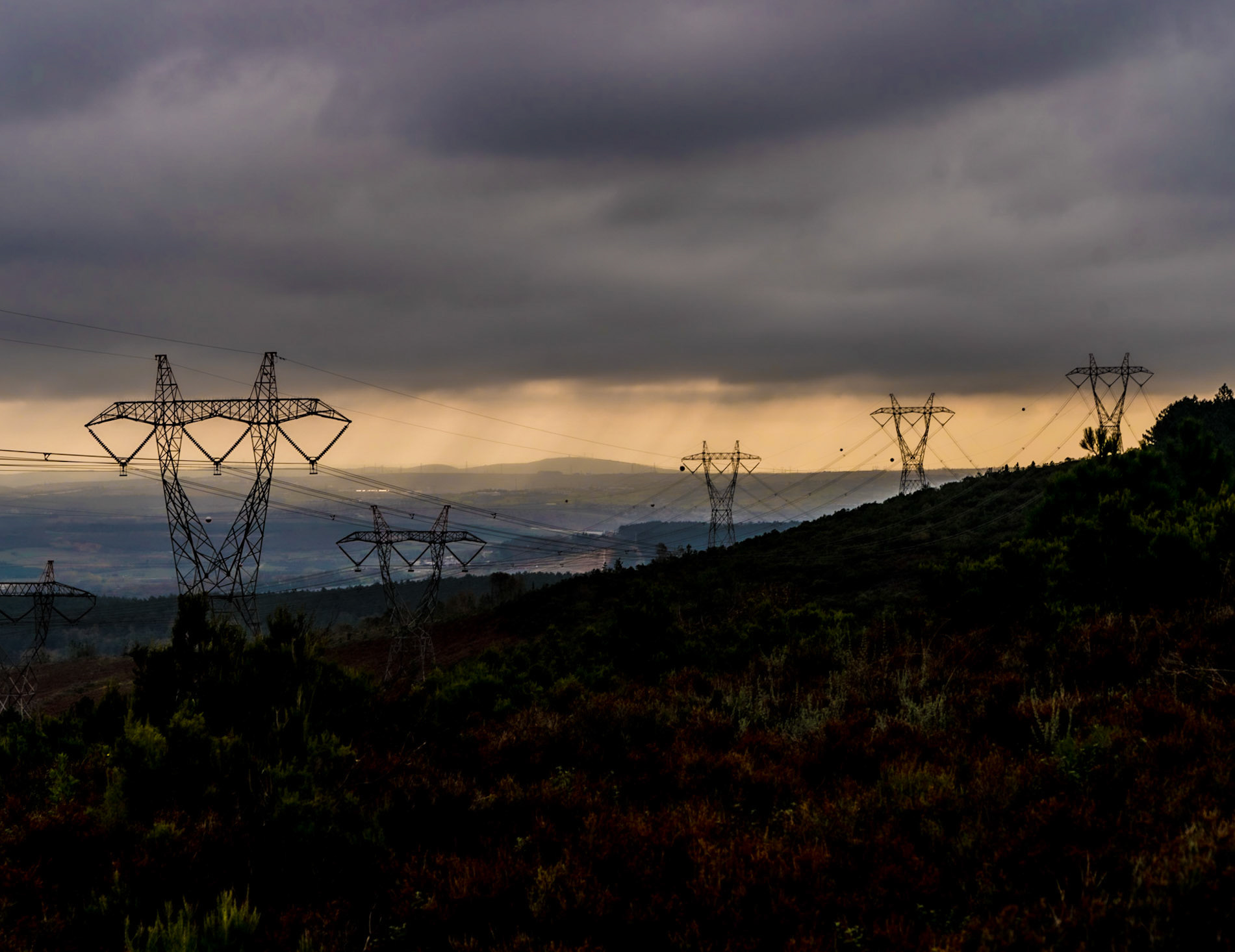 Adadaǧ hills: pylons