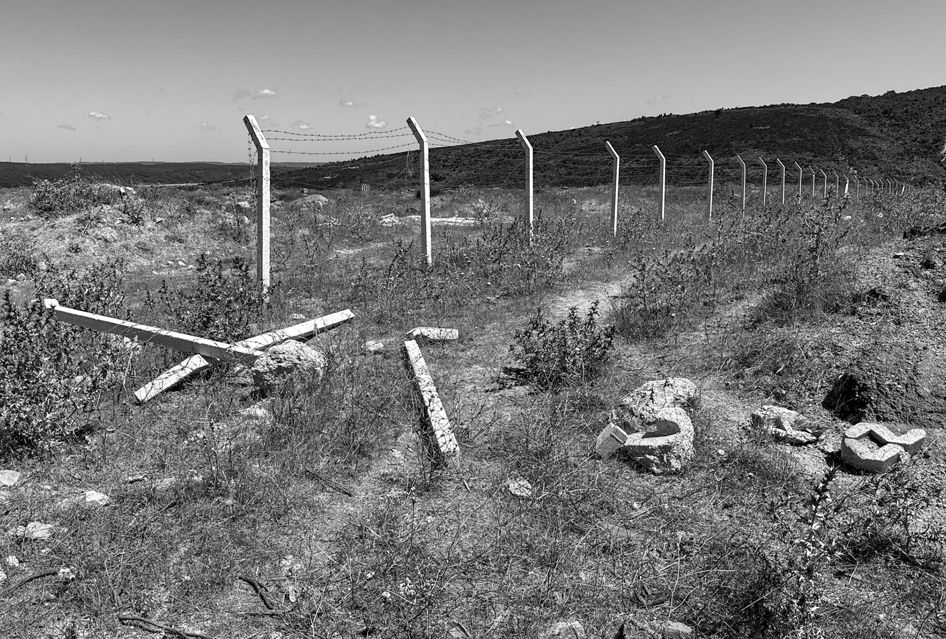 Zirve heaths: a pointless recently-erected fence