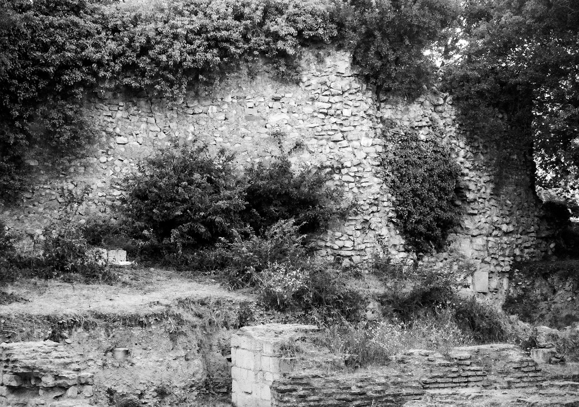 Bathonea north: Roman wall
