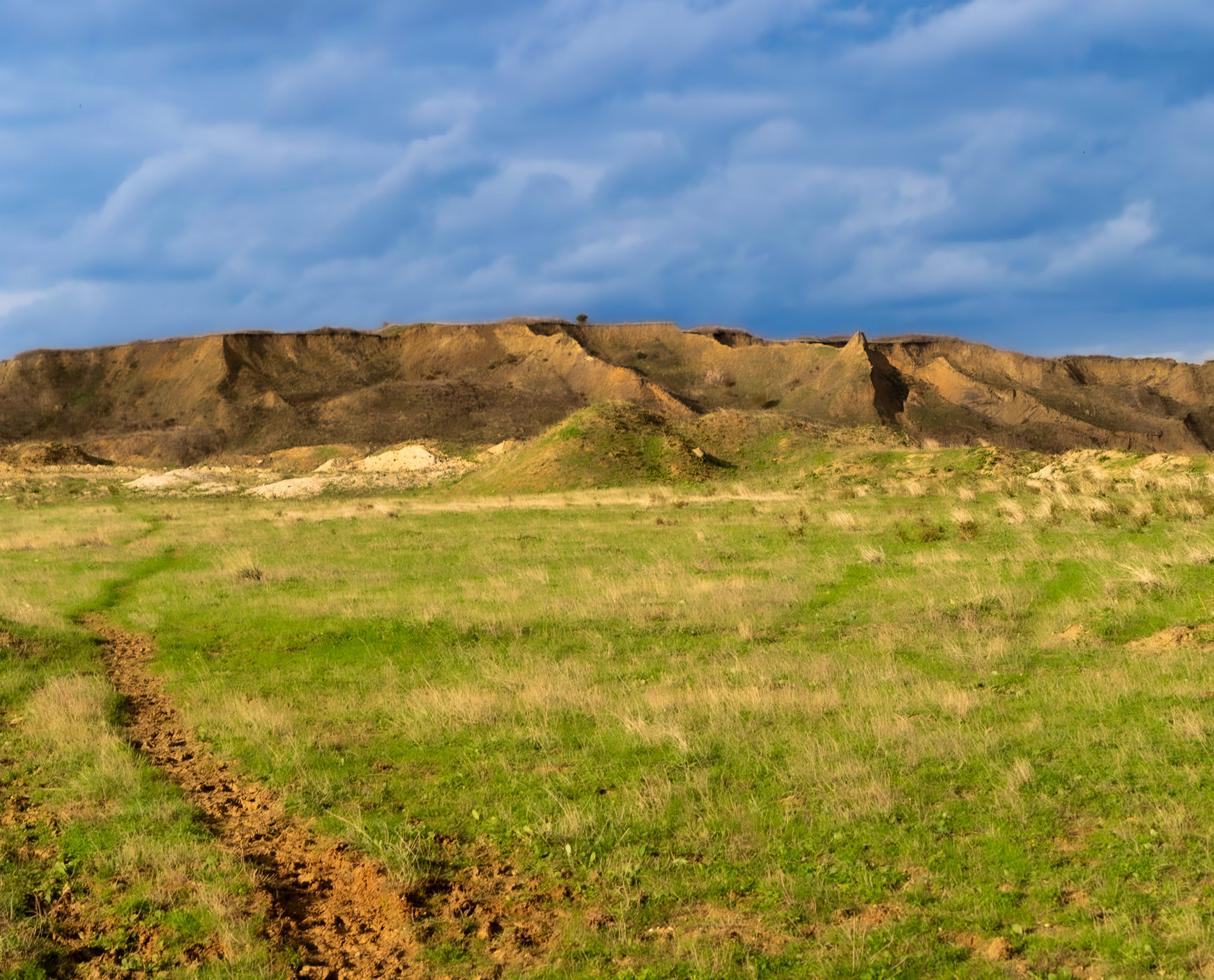 heading west from Akpınar: former mining land, now poor pasture and scrub