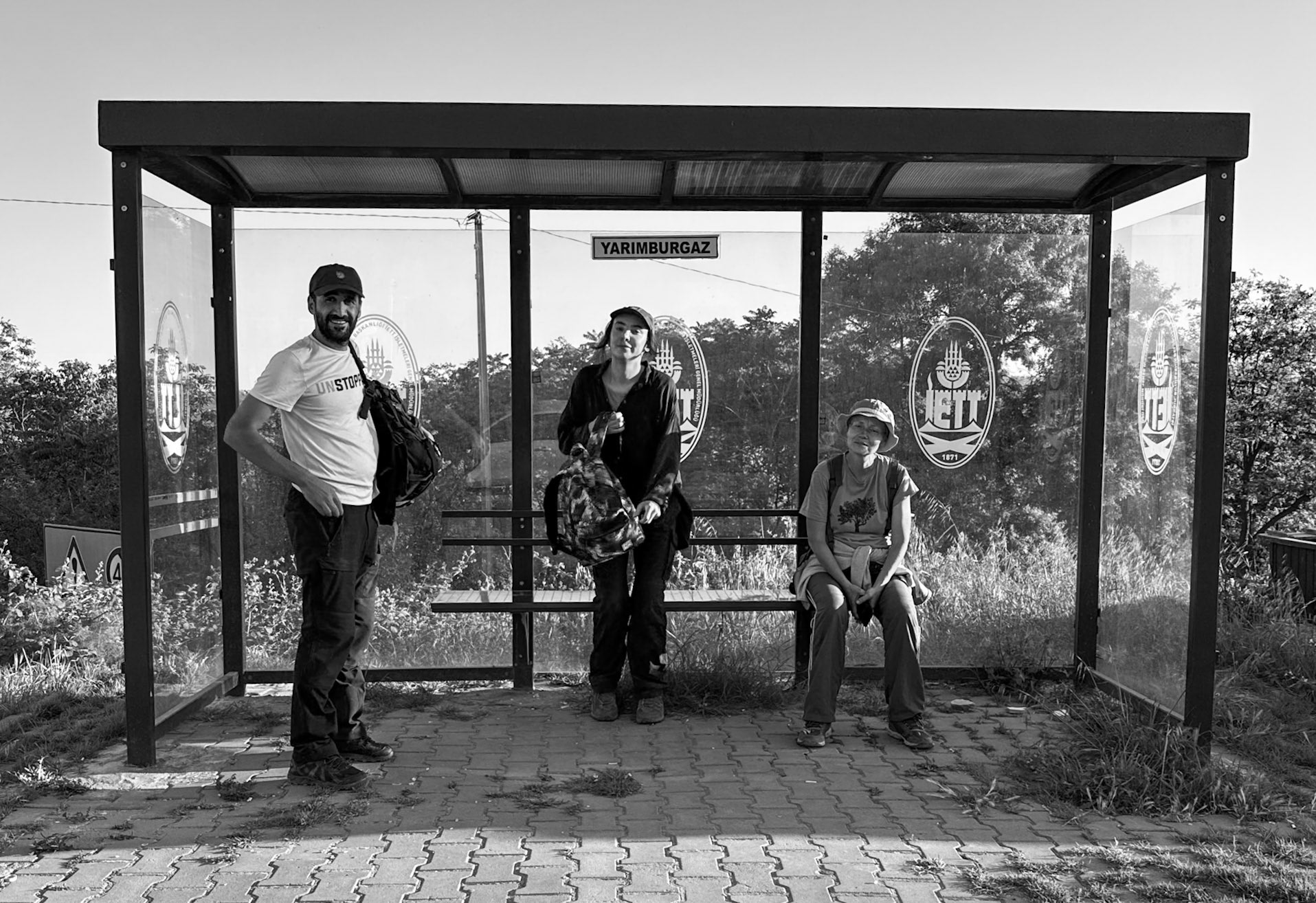 Yarımburgaz: bus stop