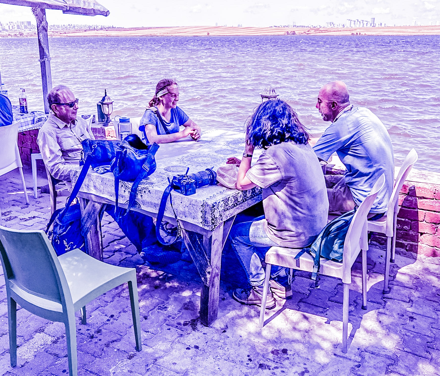 Cennet Piknik Alanı: lunch break by the lake