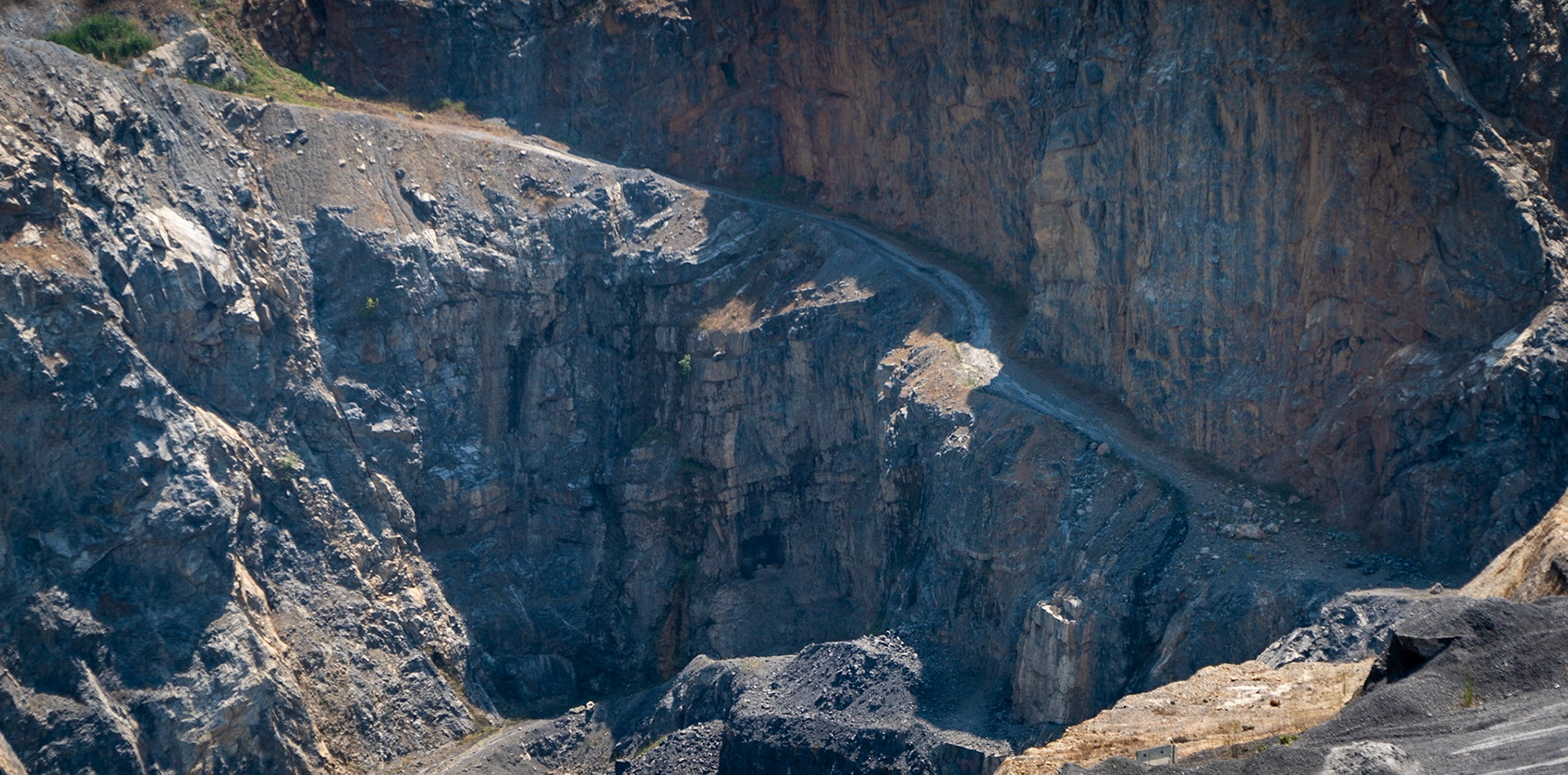 Cebeci: southern opencast mines - rockface