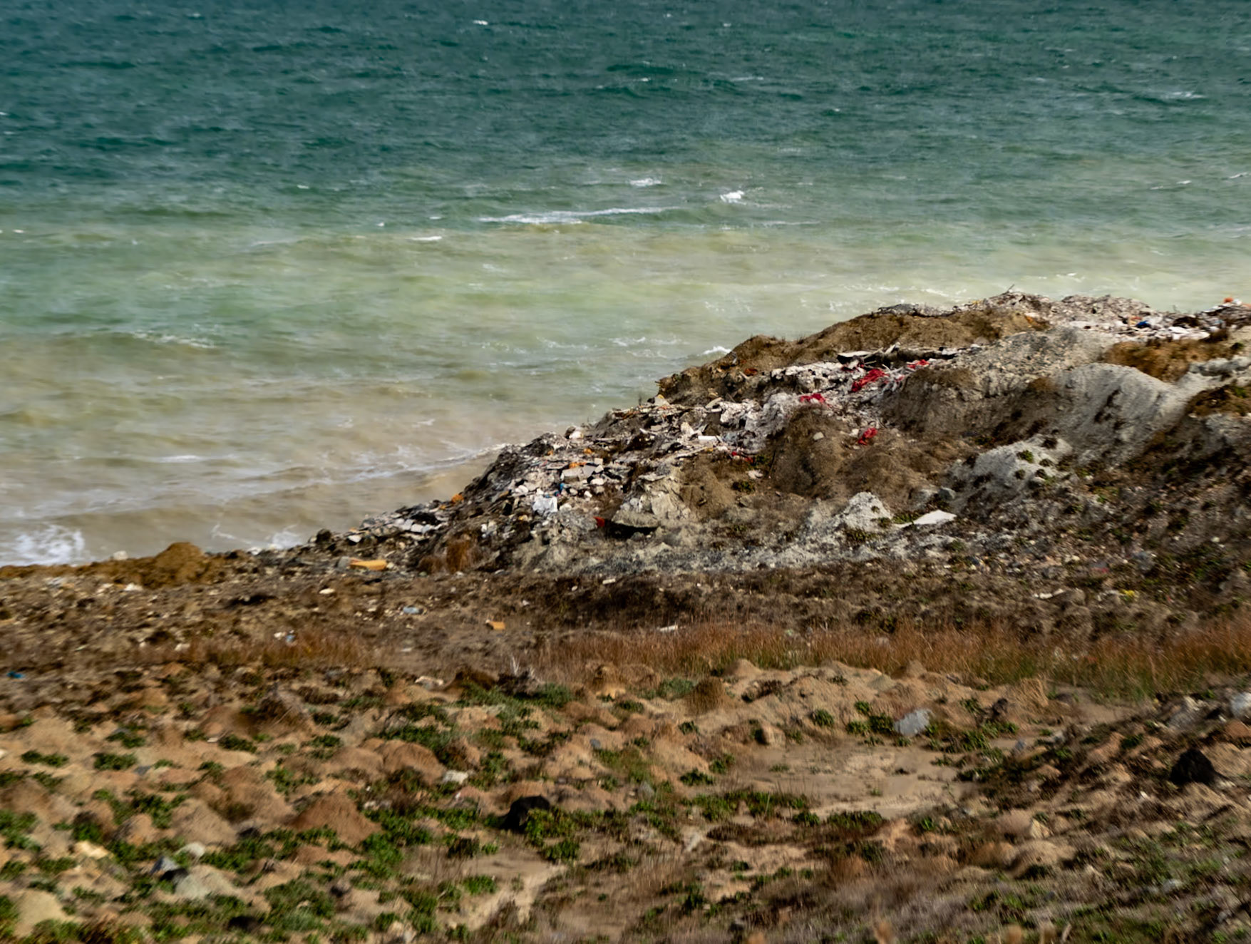 Black Sea coast east of Yeniköy: low cliffs