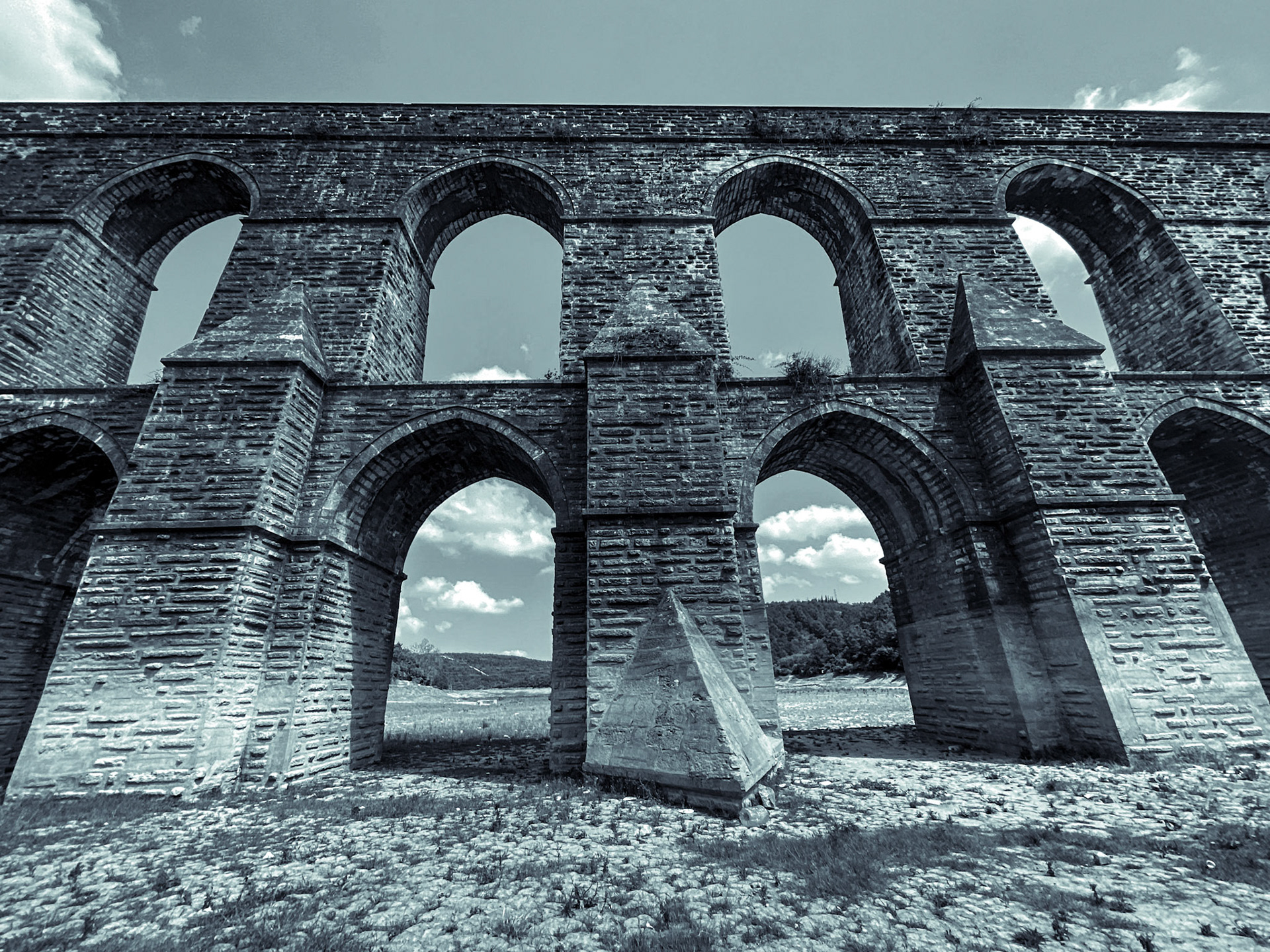 Güzelce aqueduct: seen from the west