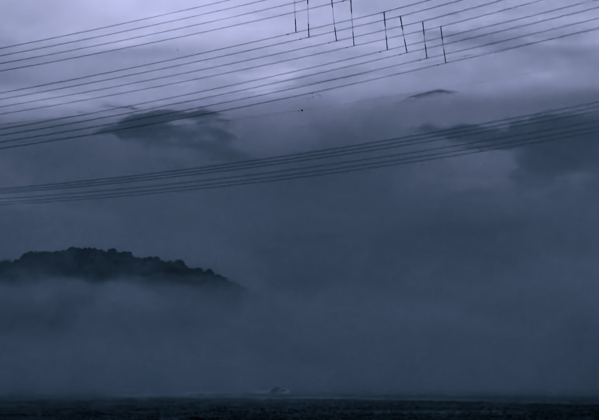 on the ferry between Anadolu Kavaǧı and Yeniköy: evening mist