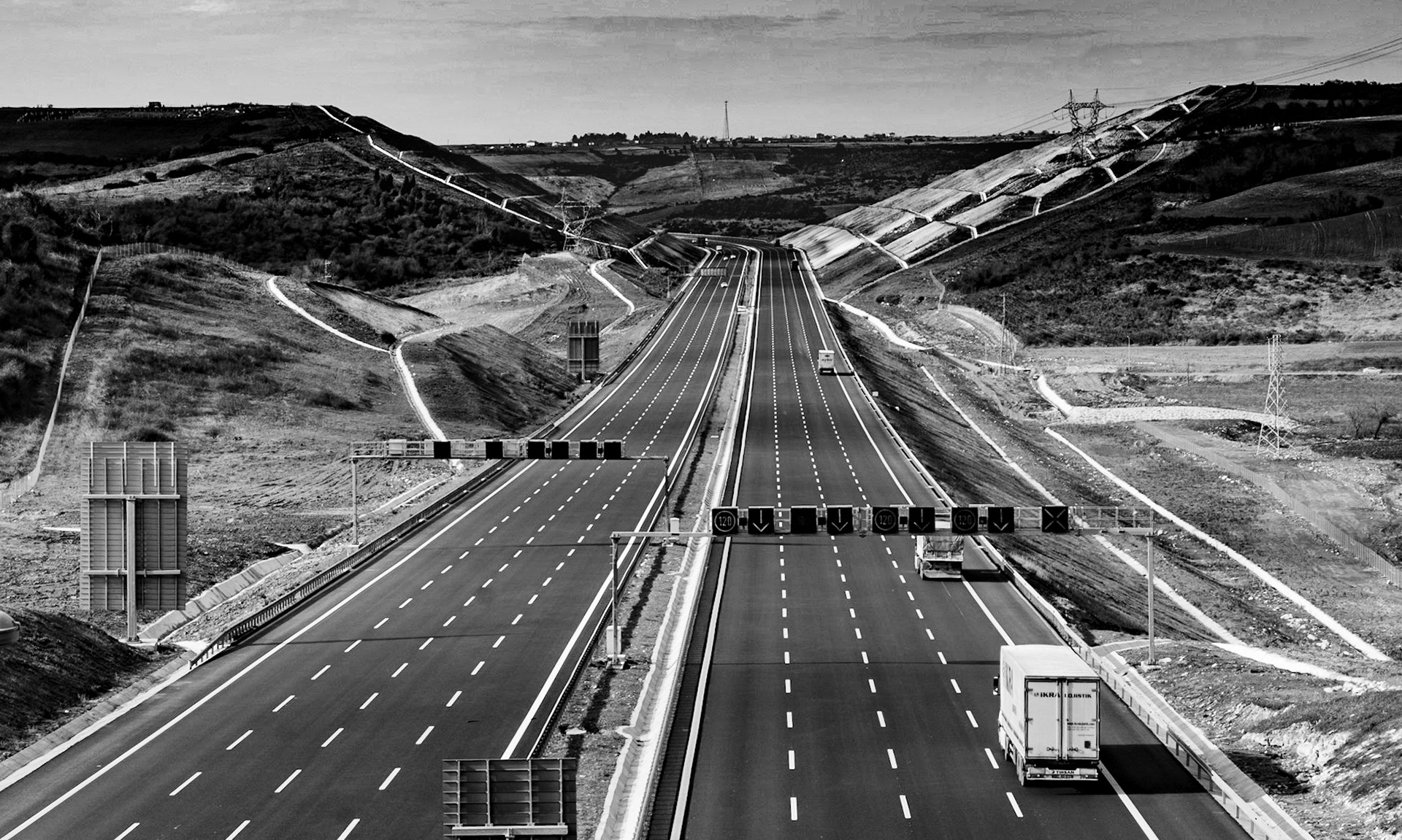heading south from Baklalı: crossing part of the now-opened Northern Istanbul Motorway (looking west)