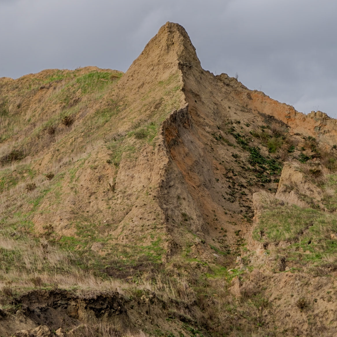 heading west from Akpınar: nearly barren former mining land