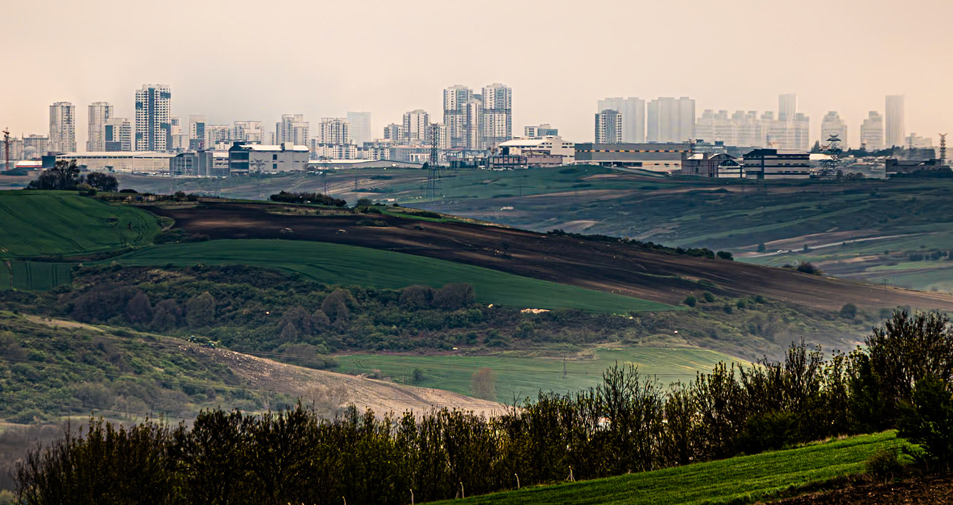 between Baklali and Germe: the metropolis in the not far distance