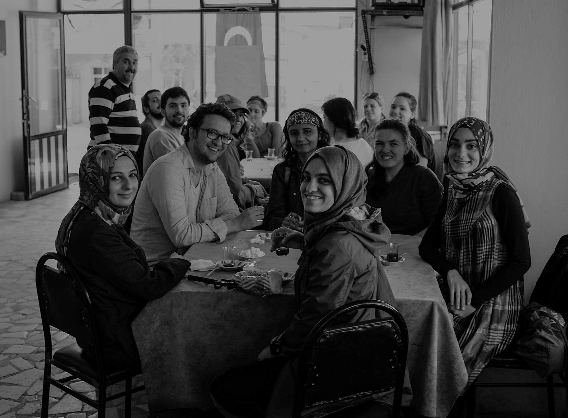 Yeniköy tea-house: ritual pre-set-off tea