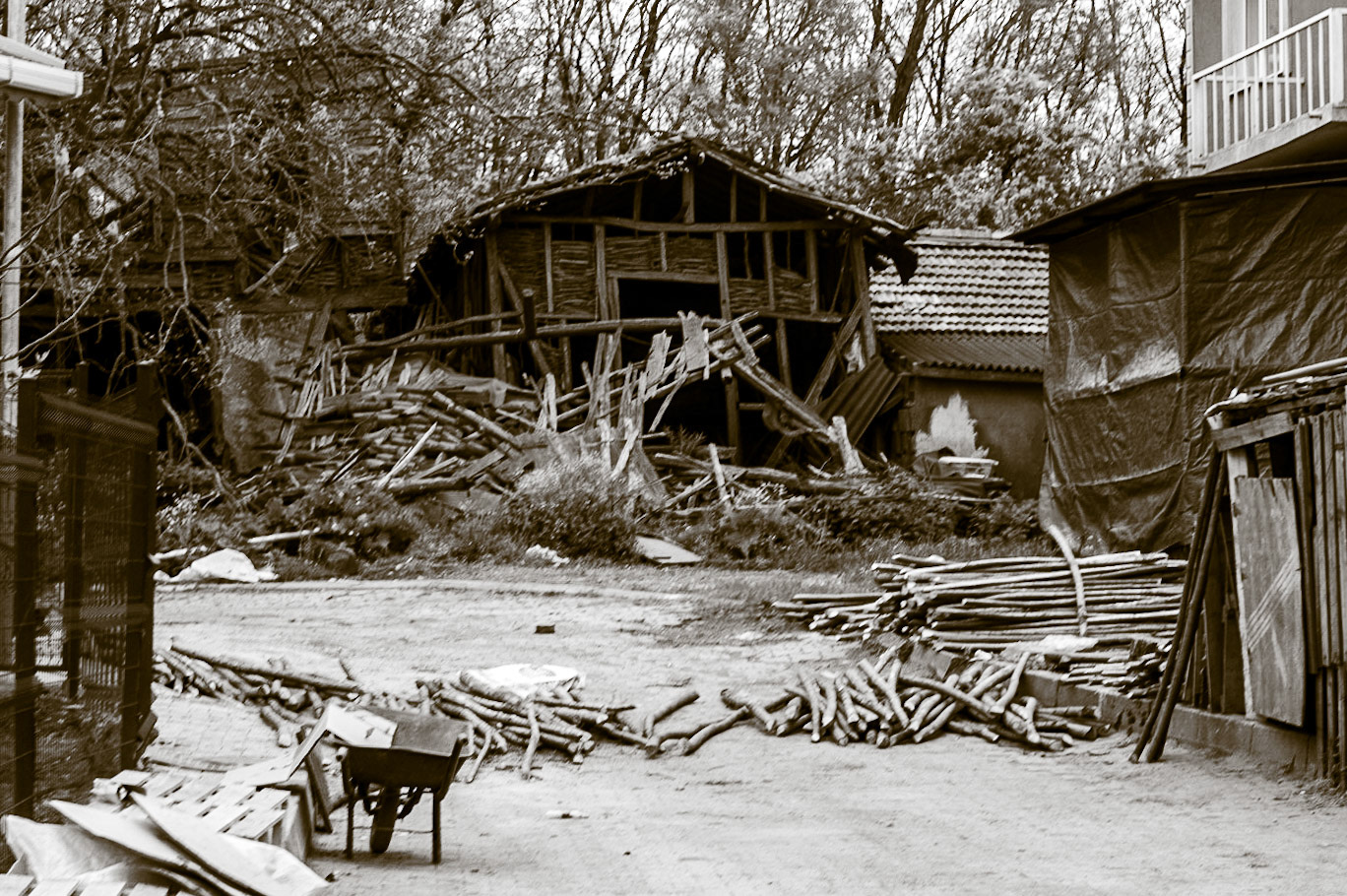 Kılıçlı Köyü: old barn