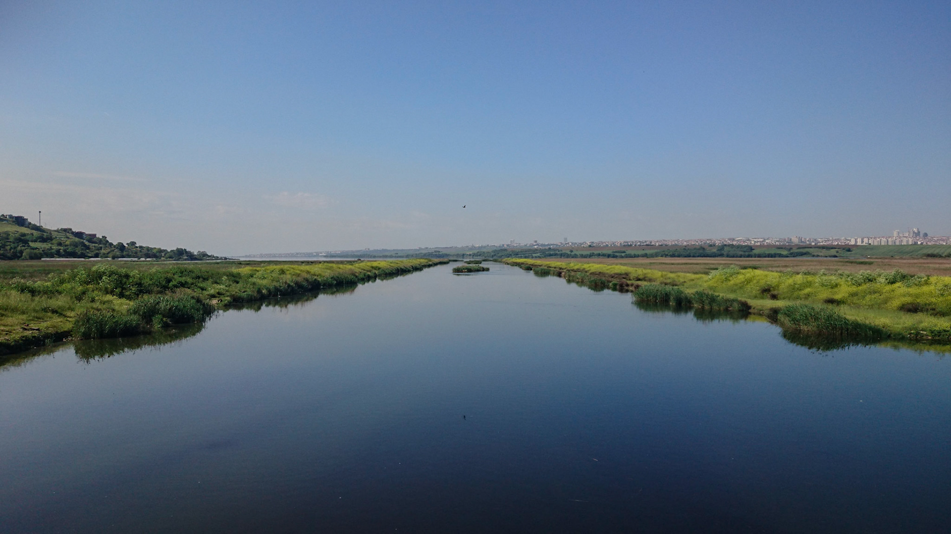 Küçükçekmece Gölü looking south from Altınşehir: the Sazlıdere before it dissappears into the lake