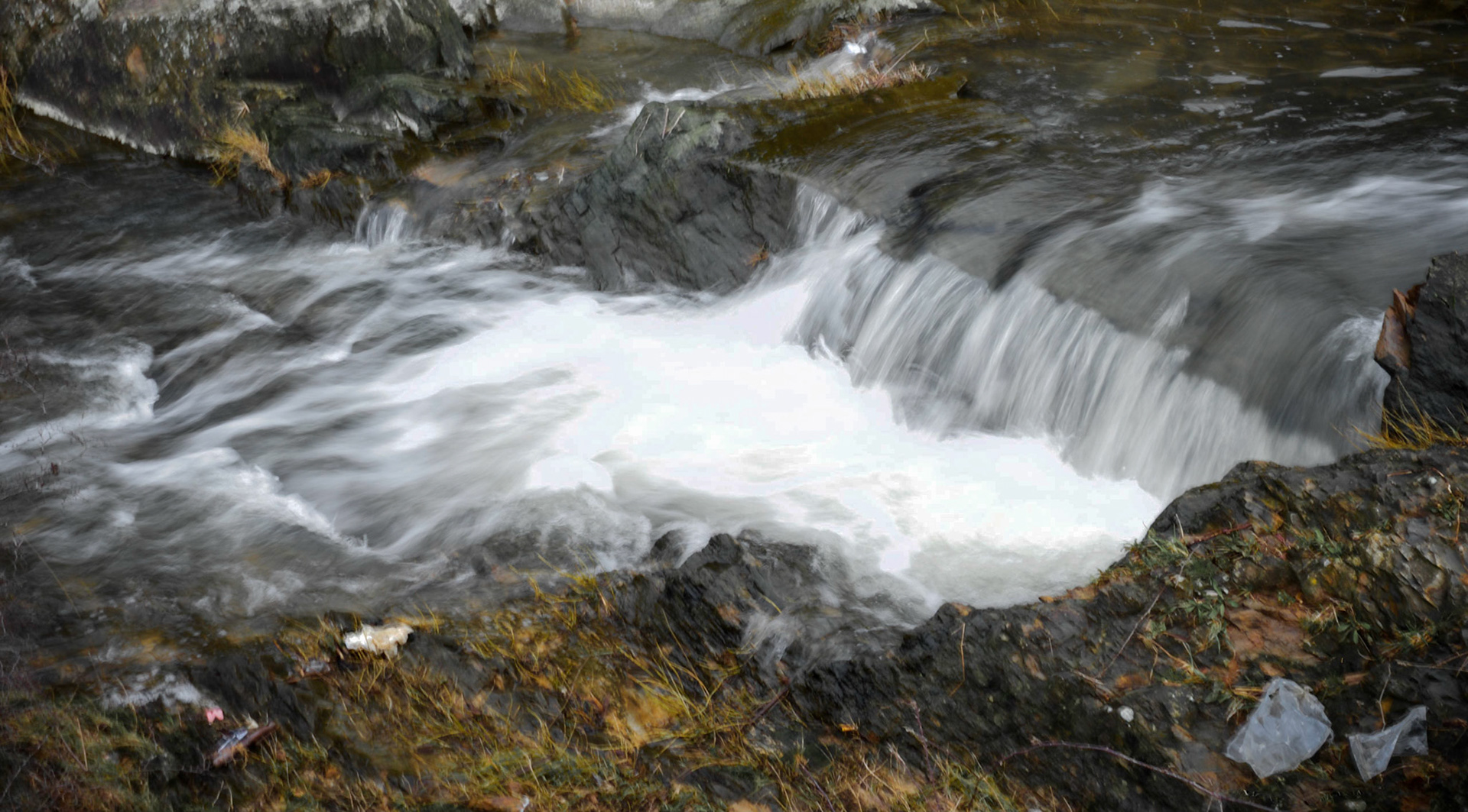 Şamlar Ottoman dam: the overflow river (in full flow) on the north side of the dam