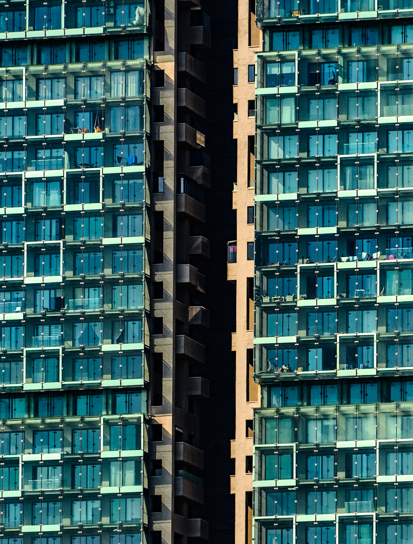 Spradon: modern towers that could hardly have been closer to each other