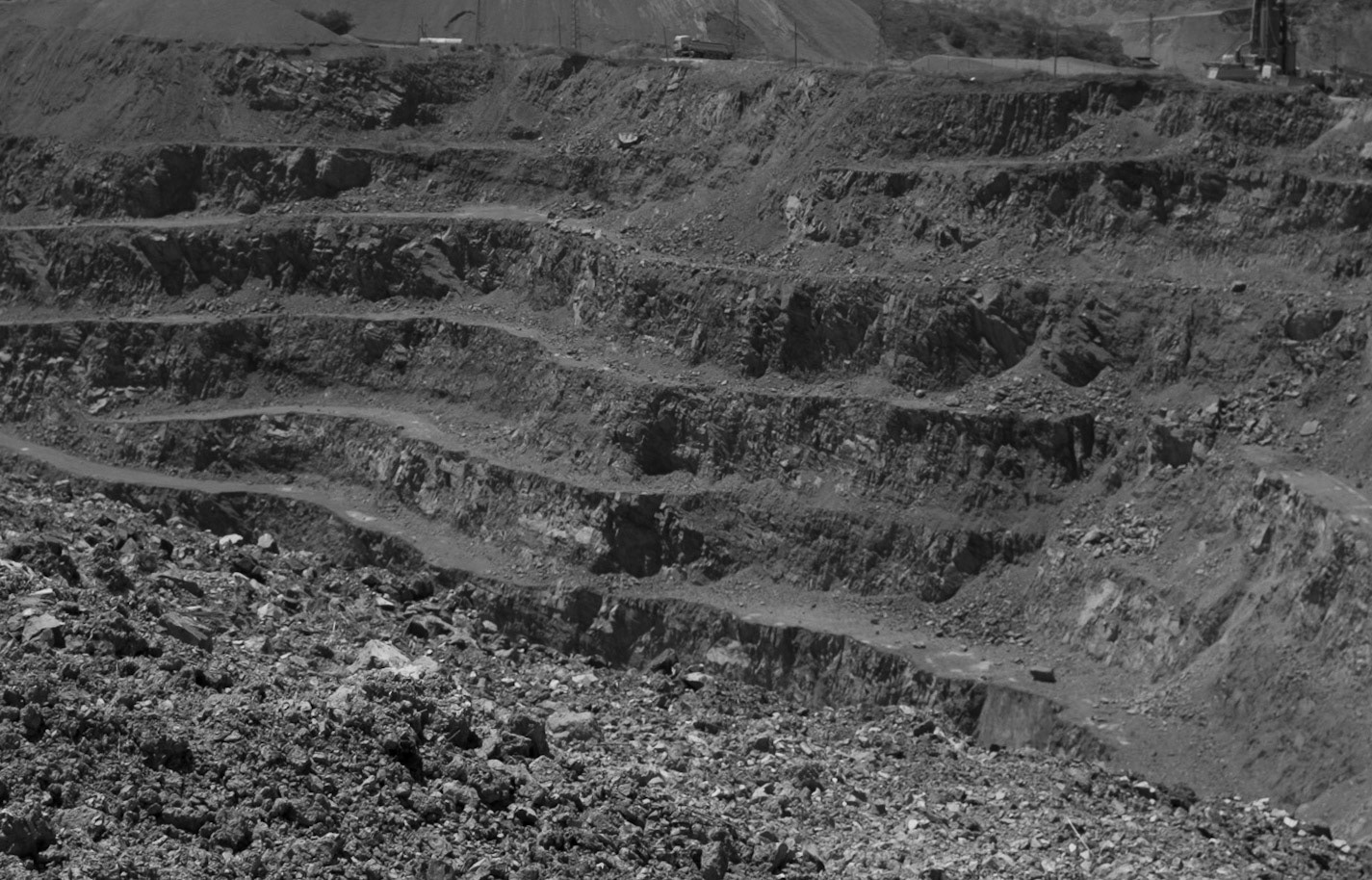 Alibey mines: looking into one of the pits