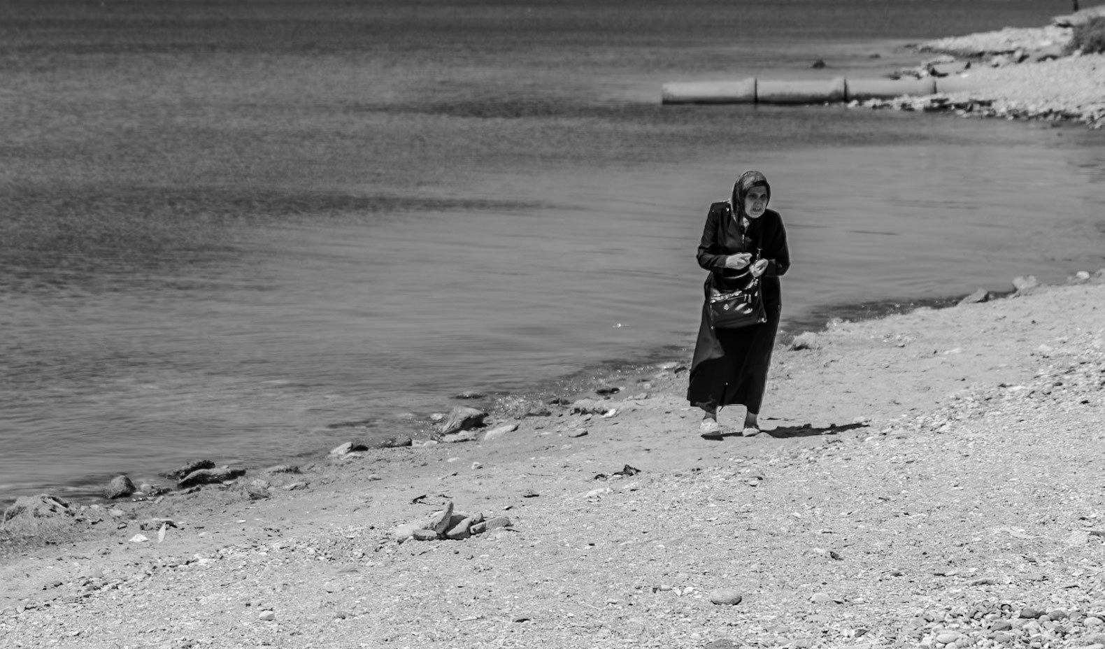 Küçükçekmece causeway: an old woman