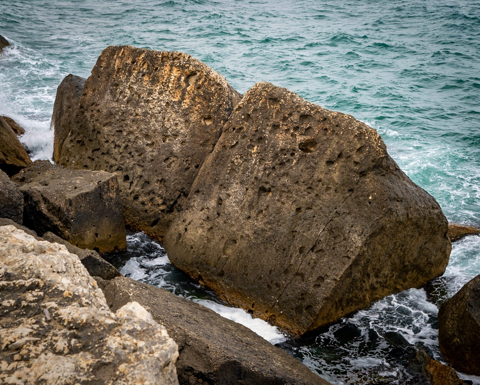 Sahilköy basalt columns: view