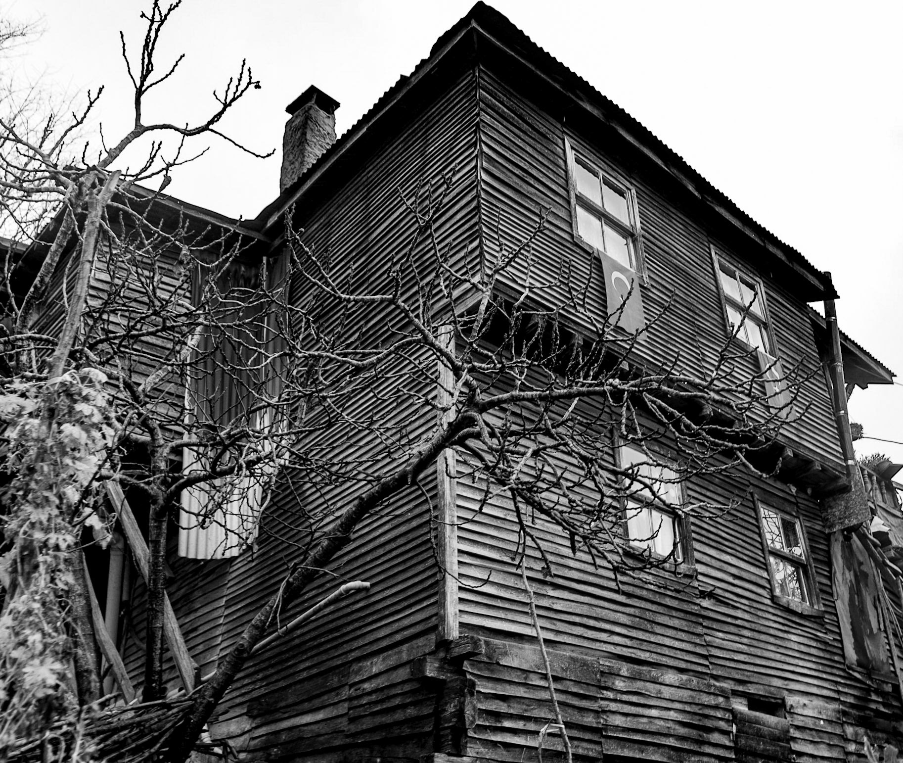 Alibahadır: wooden house