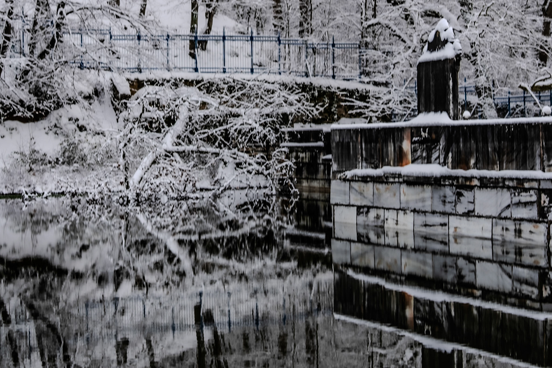 Valide Sultan Ottoman dam: reflections